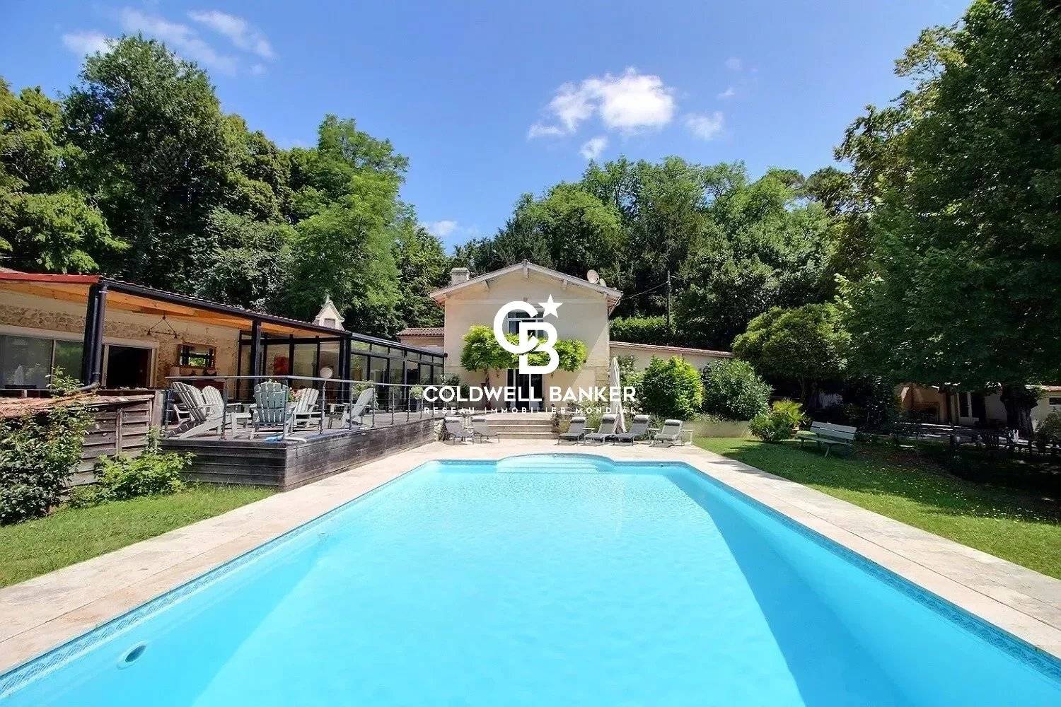 Maison familiale avec 1 hectare de terrain et piscine chauffée à 15 minutes de Bordeaux - Cénac