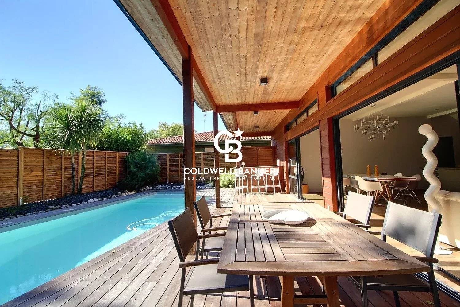 Maison en bois 4 chambres avec piscine et garage à vendre Bordeaux Barrière Judaïque