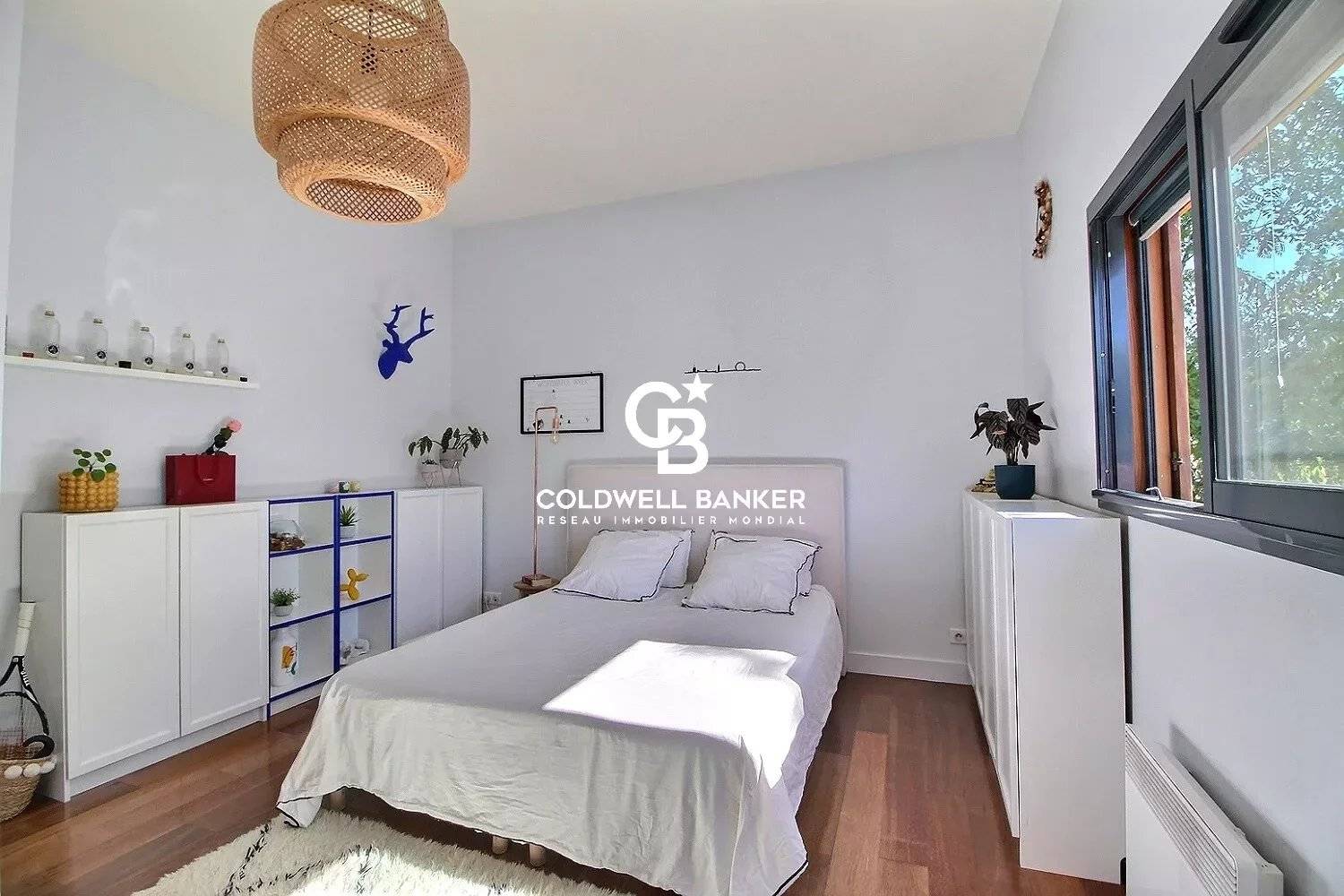 Maison en bois 4 chambres avec piscine et garage à vendre Bruges