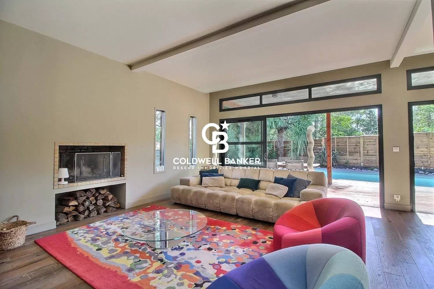 Maison en bois 4 chambres avec piscine et garage à vendre Bruges