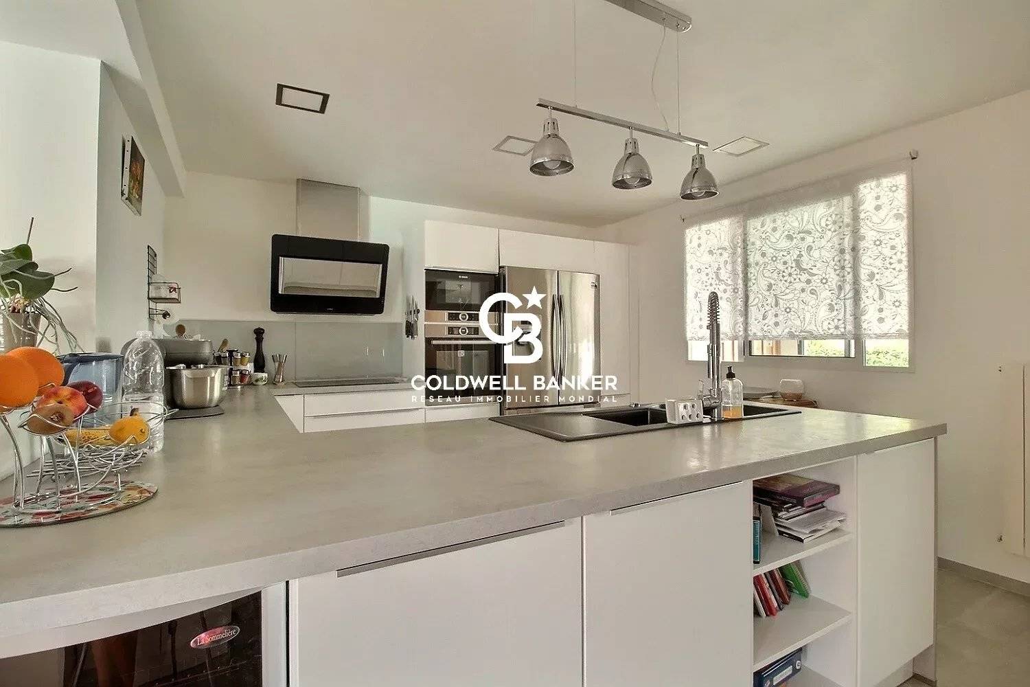 Grande maison avec dépendance proche port ostréicole à vendre Andernos-les-Bains