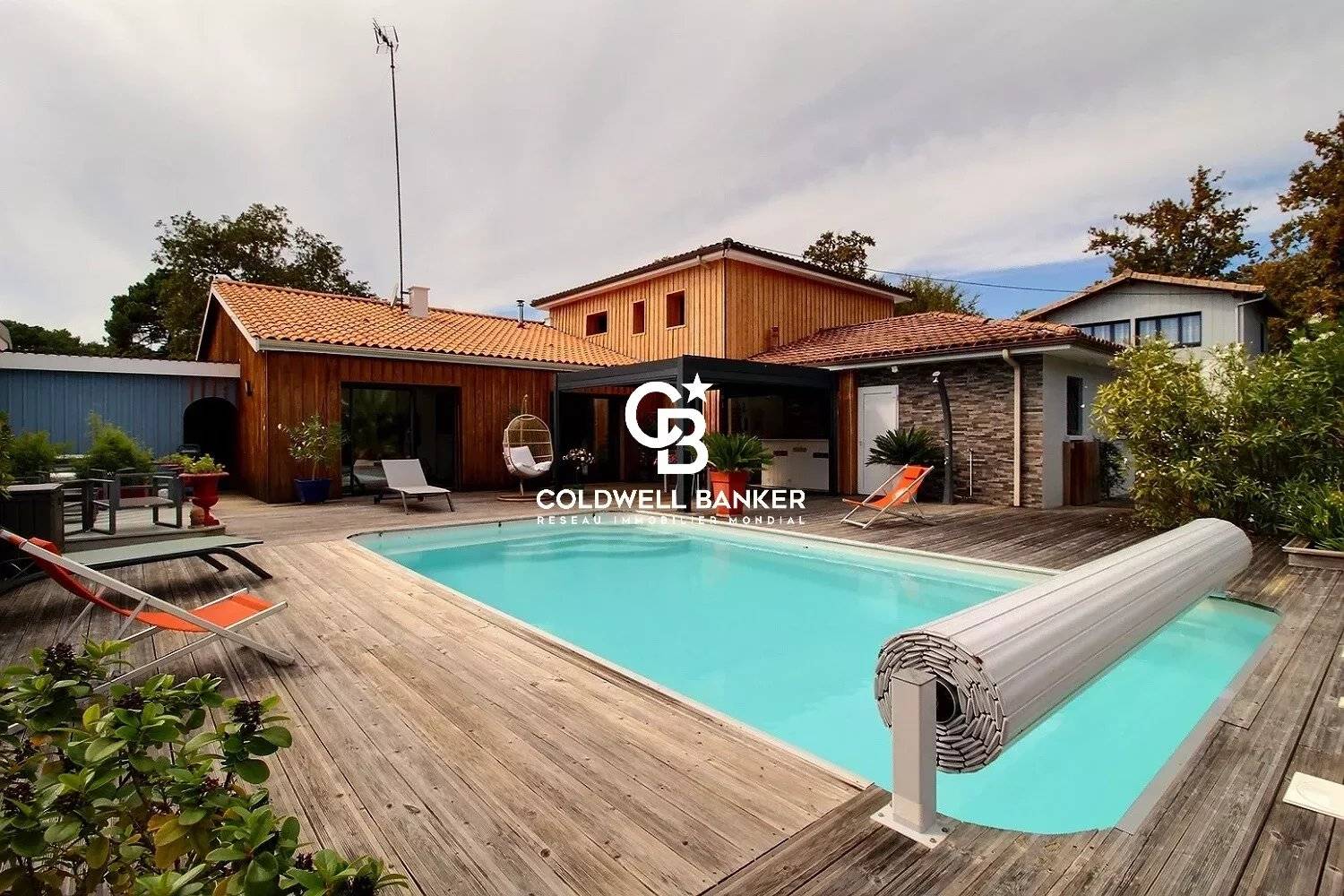 Grande maison avec dépendance proche port ostréicole à vendre Andernos-les-Bains