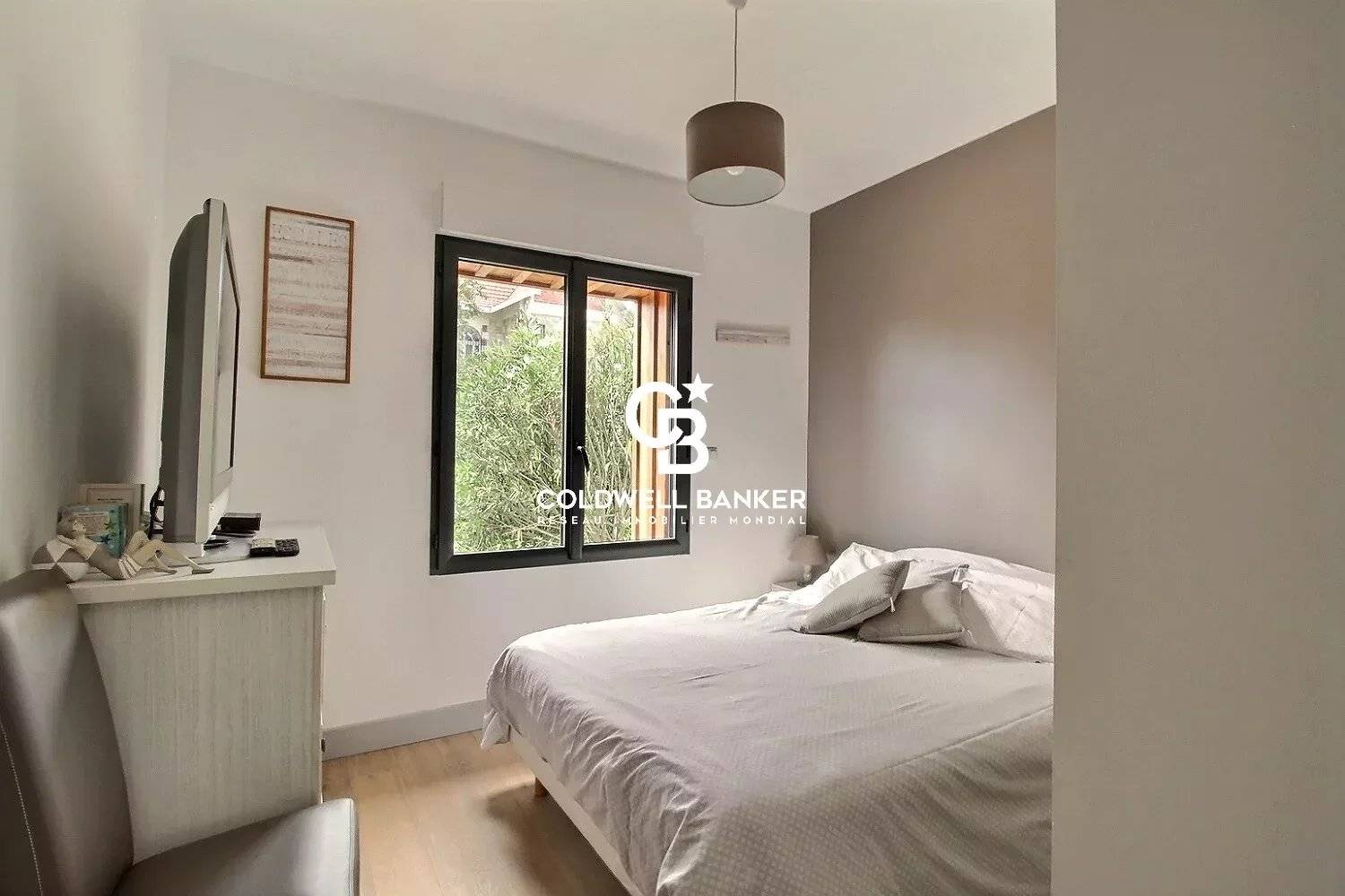 Grande maison avec dépendance proche port ostréicole à vendre Andernos-les-Bains