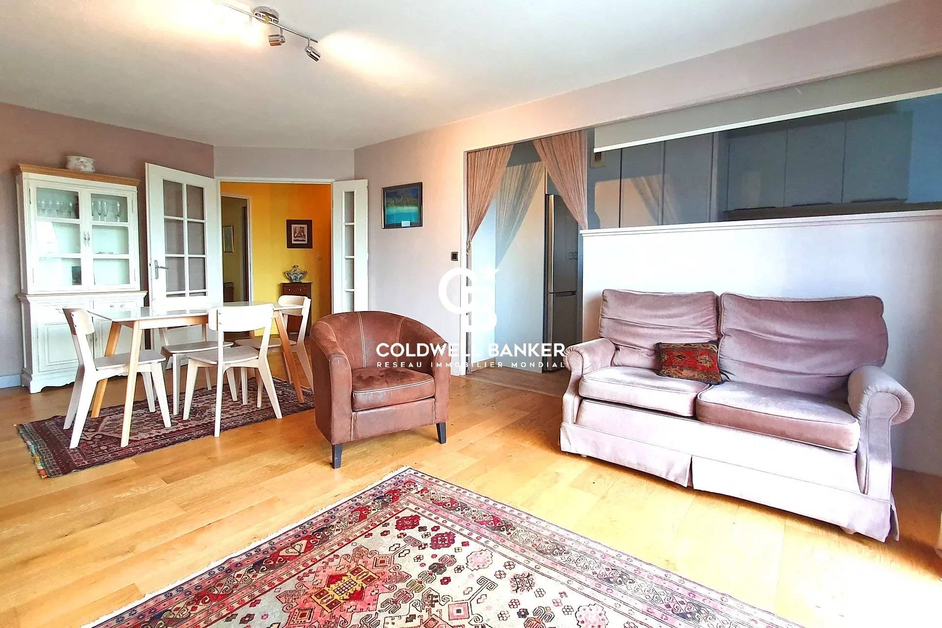 Appartement T4 dans résidence avec piscine à vendre proche quartier des Chartrons Bordeaux