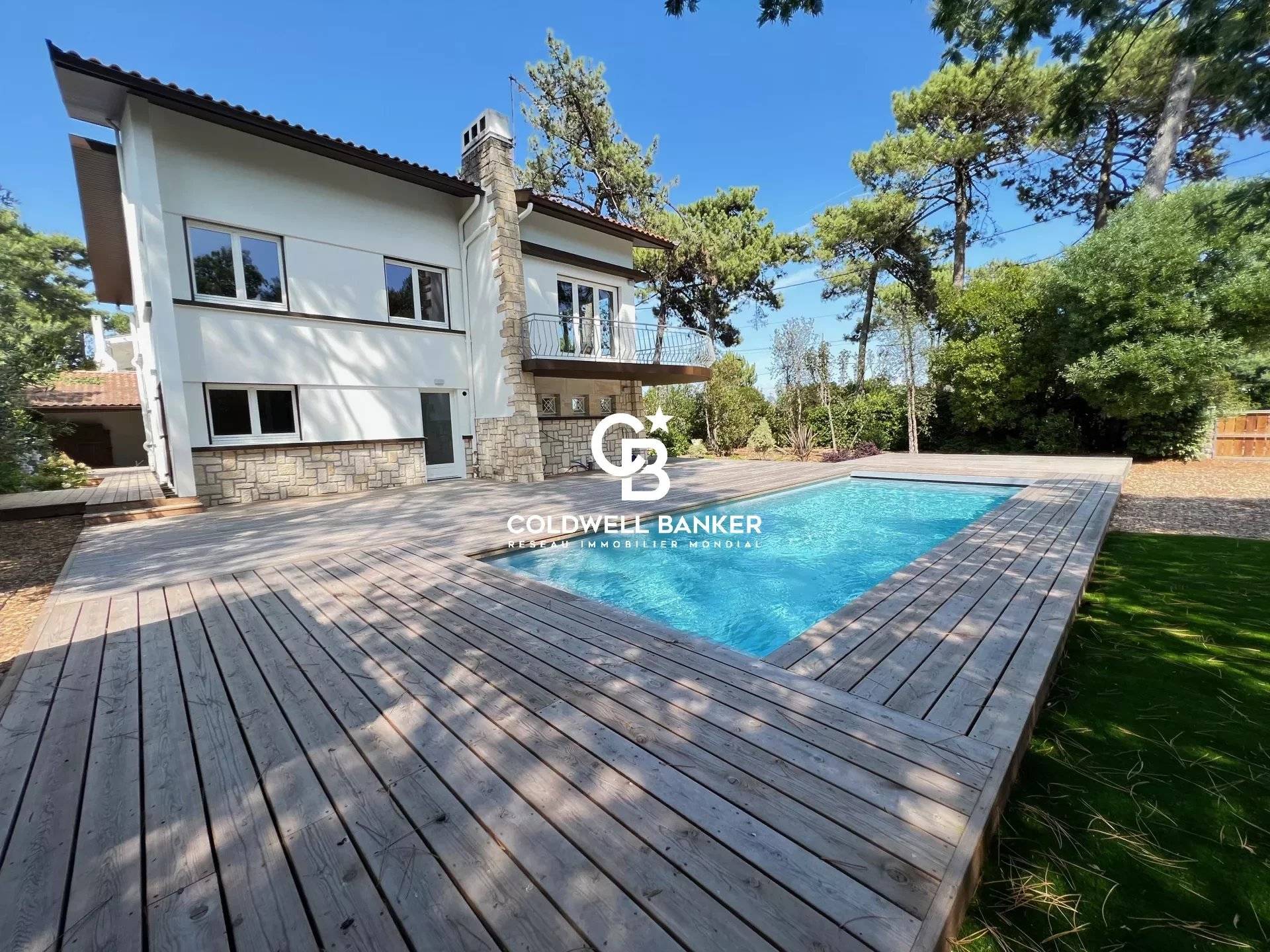 Maison à vendre au Cap Ferret – grande villa rénovée avec piscine à Piraillan