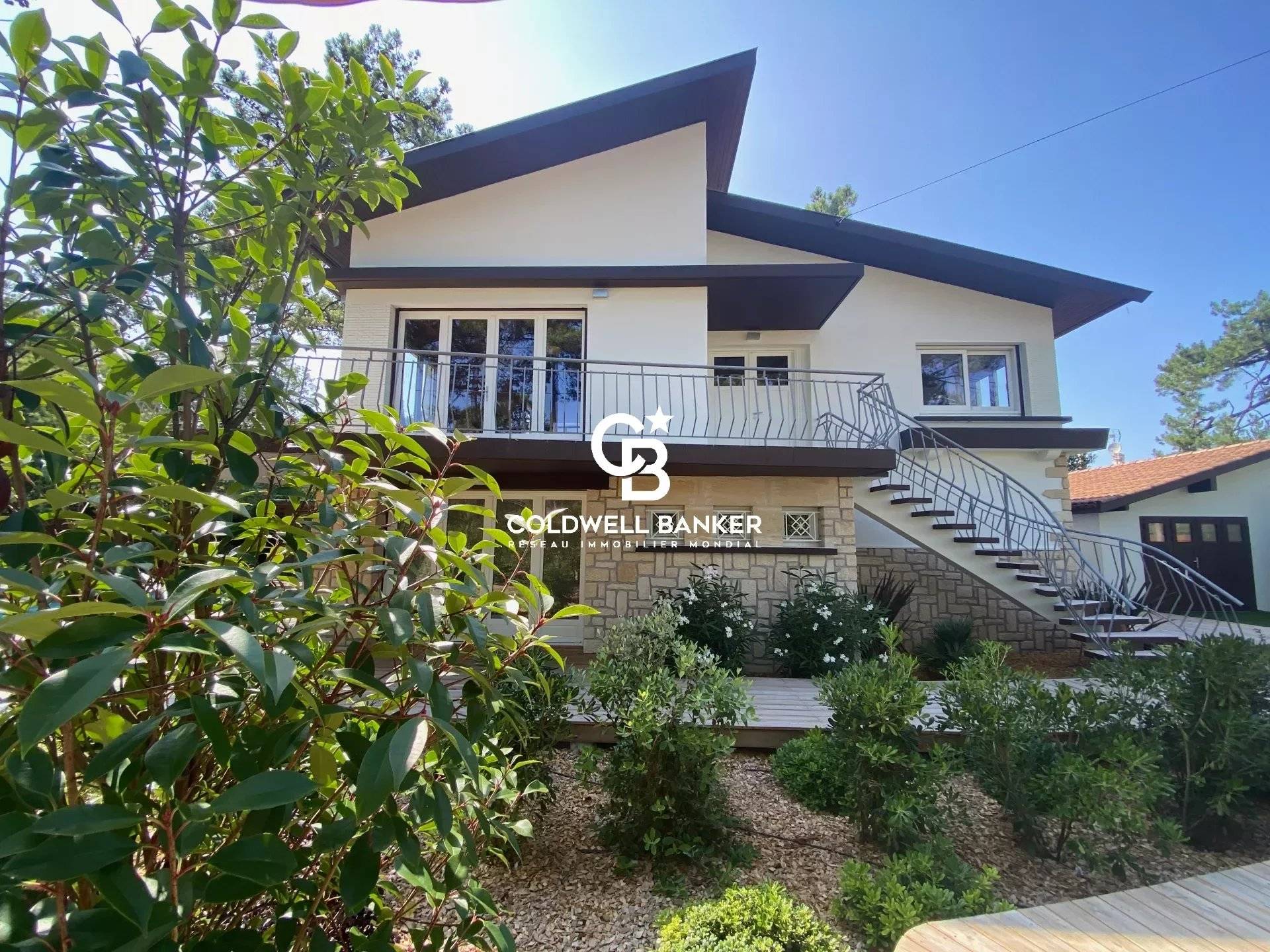 Maison à vendre au Cap Ferret – grande villa rénovée avec piscine à Piraillan