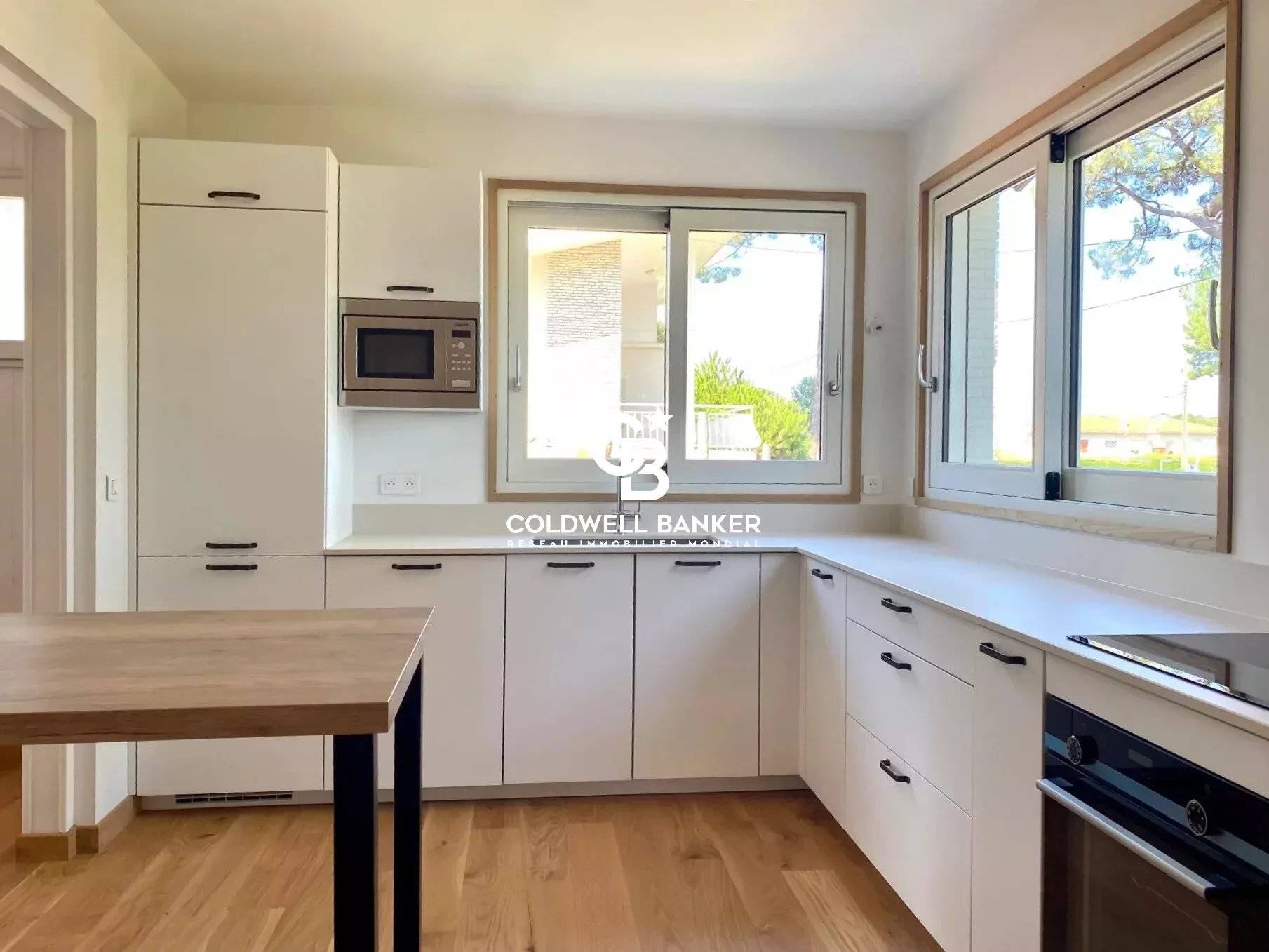 Maison à vendre au Cap Ferret – grande villa rénovée avec piscine à Piraillan