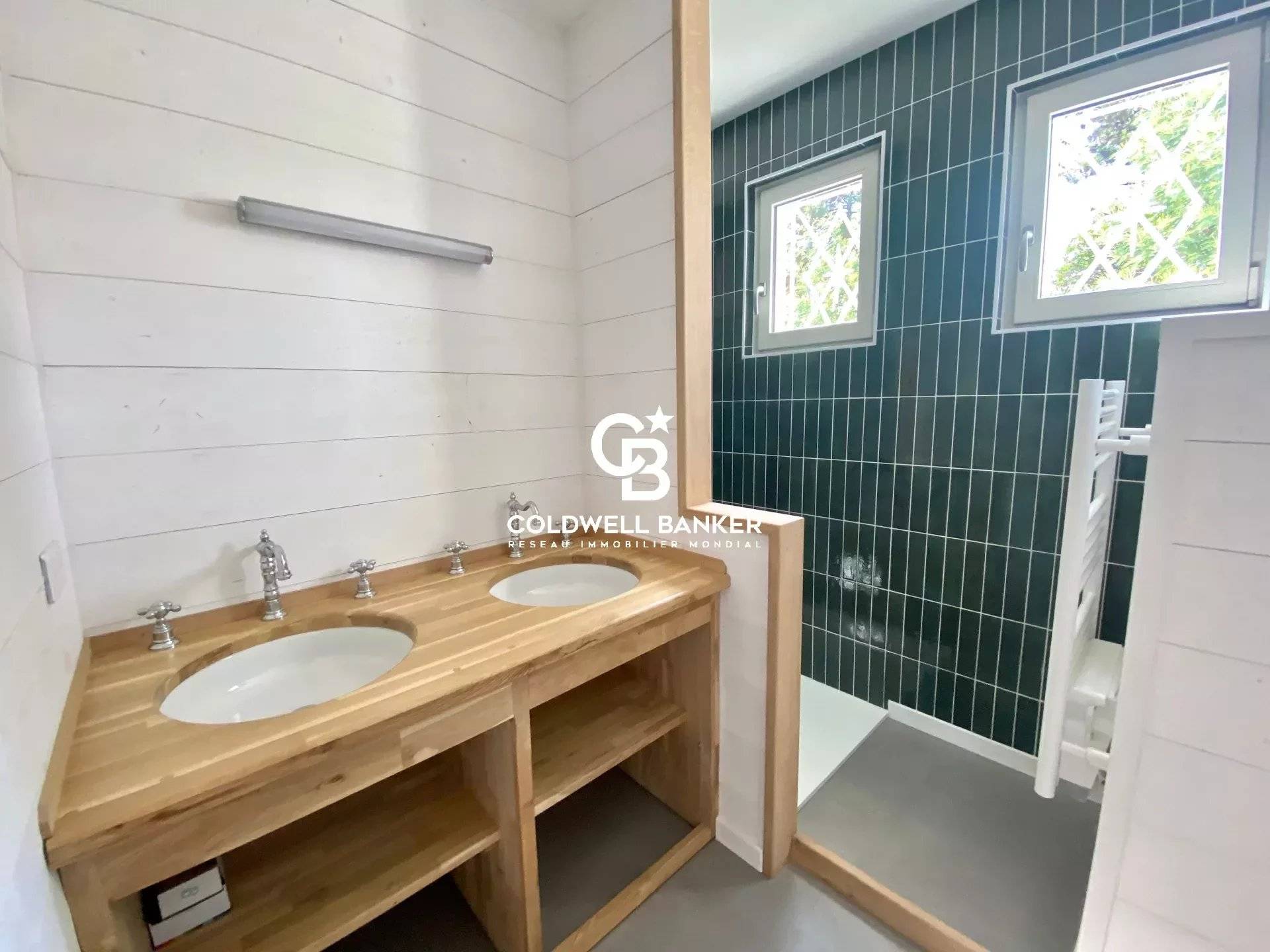 Maison à vendre au Cap Ferret – grande villa rénovée avec piscine à Piraillan