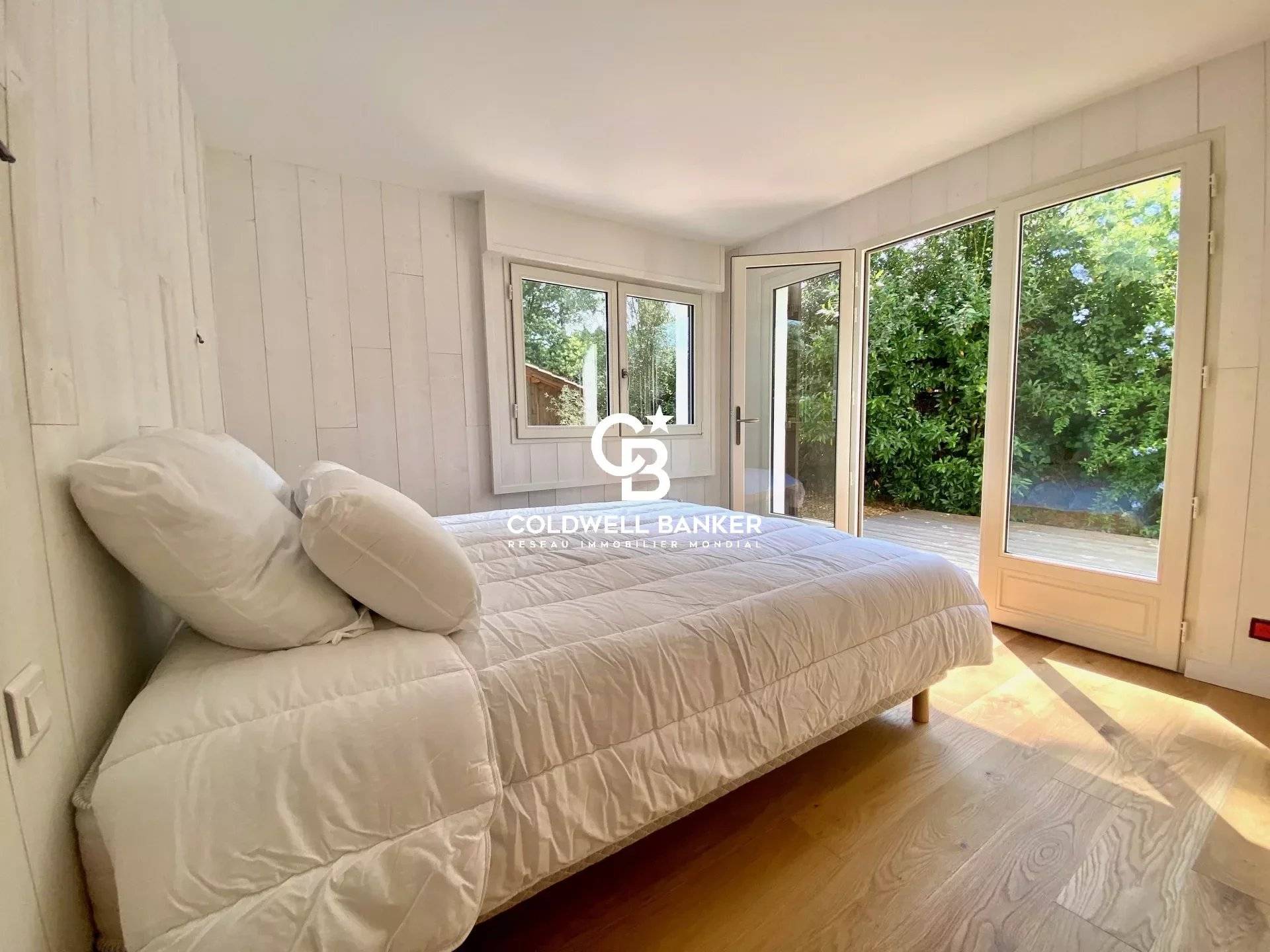 Maison à vendre au Cap Ferret – grande villa rénovée avec piscine à Piraillan