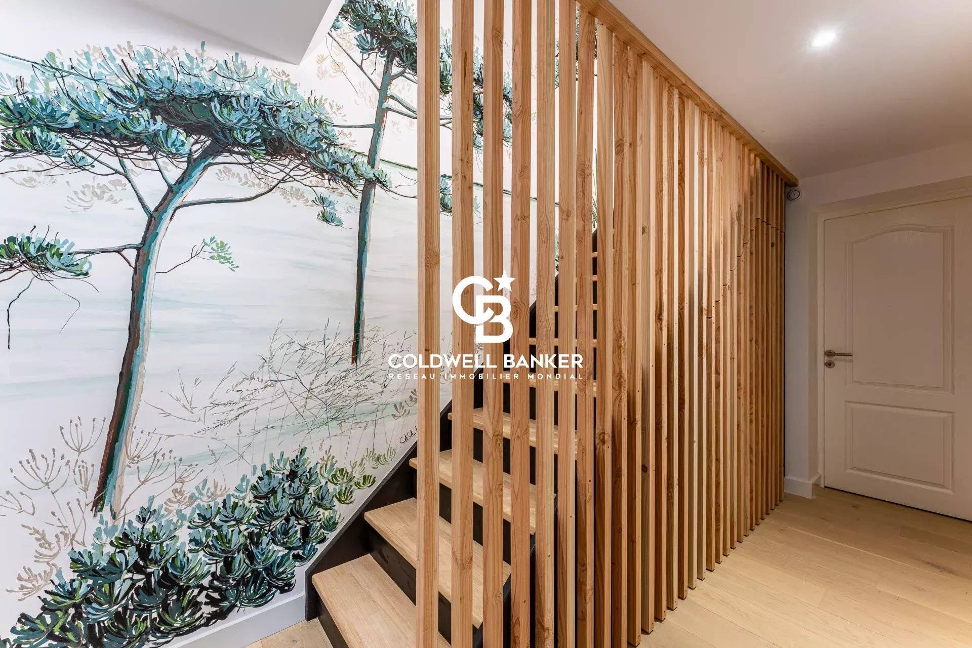 Villa rénovée à vendre à Pyla sur Mer - vue bassin, 5 chambres, piscine