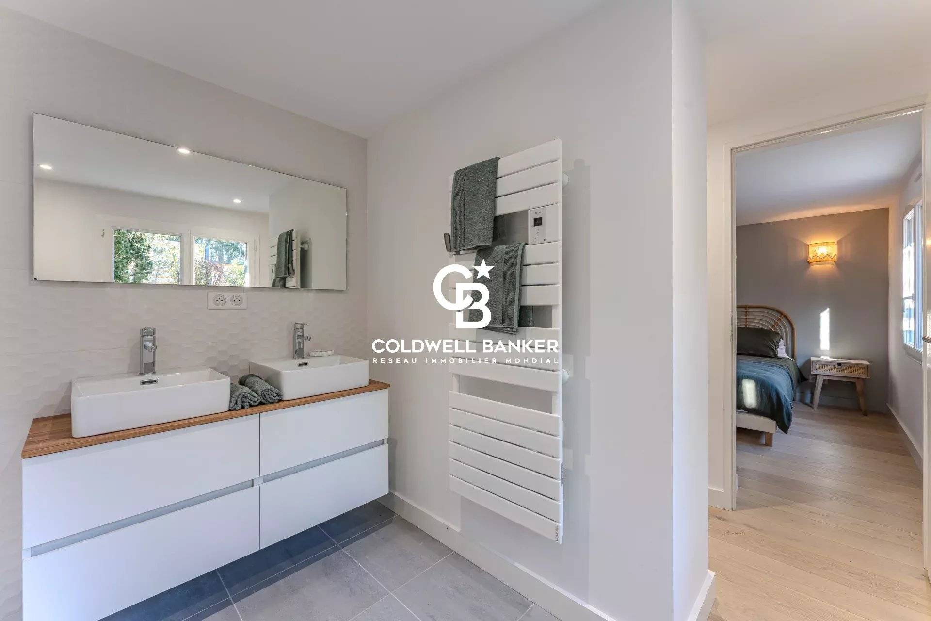 Villa rénovée à vendre à Pyla sur Mer - vue bassin, 5 chambres, piscine