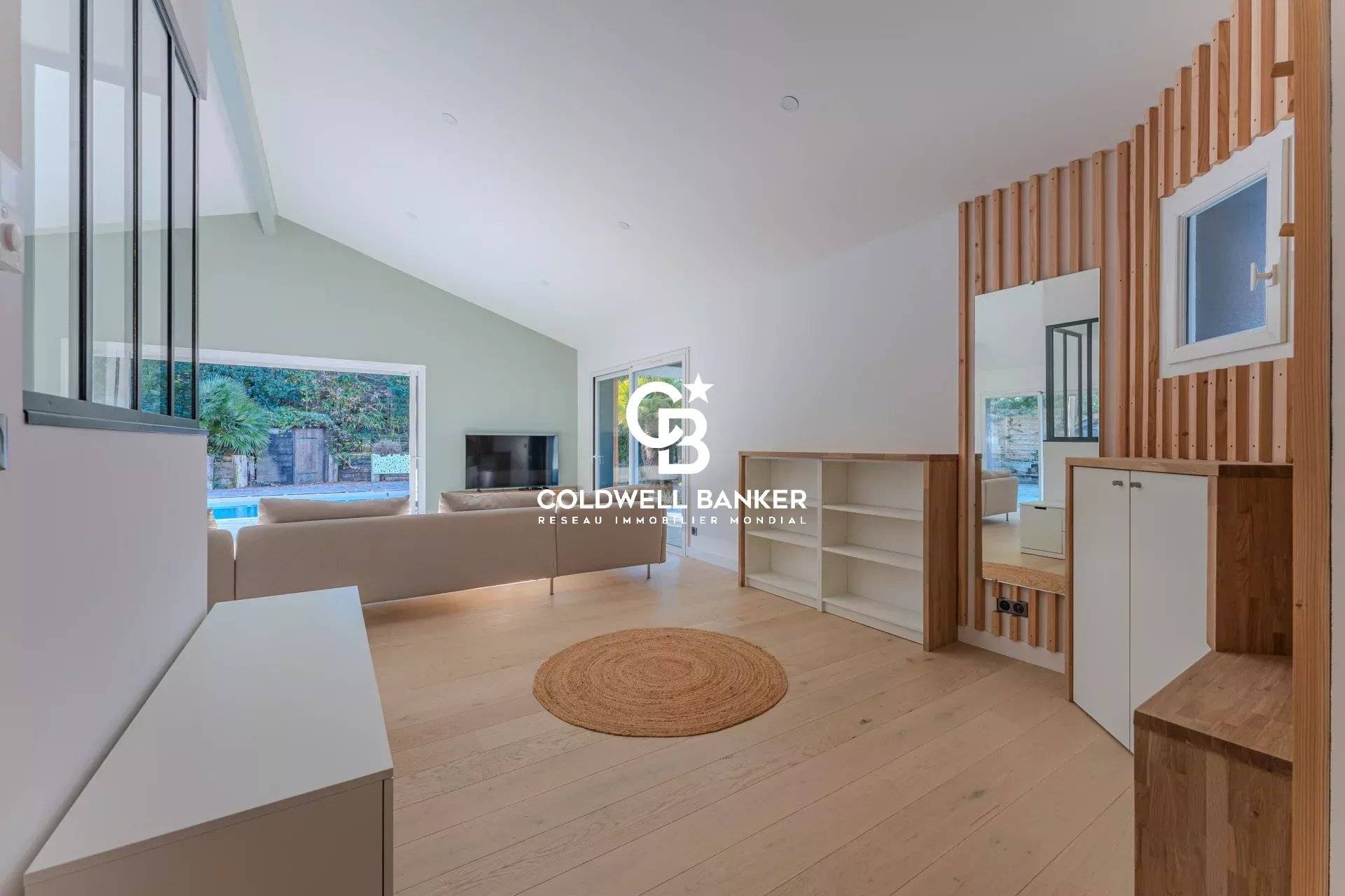 Villa rénovée à vendre à Pyla sur Mer - vue bassin, 5 chambres, piscine