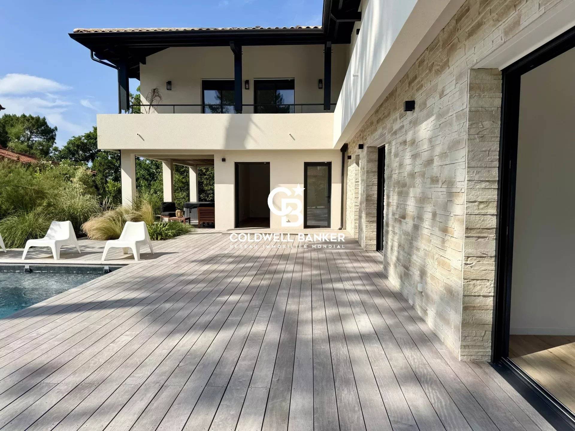 Villa neuve à vendre à Arcachon - prestations haut de gamme et piscine