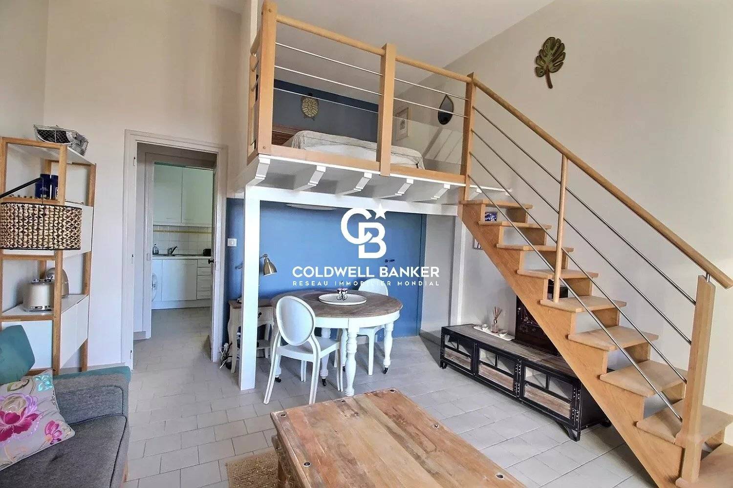 Appartement à vendre à Arcachon – studio avec mezzanine, aperçu bassin et parking en première ligne Ville d’Été