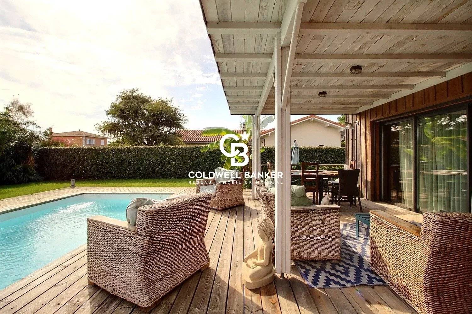 Maison familiale en bois avec piscine à vendre Lège-Cap-Ferret