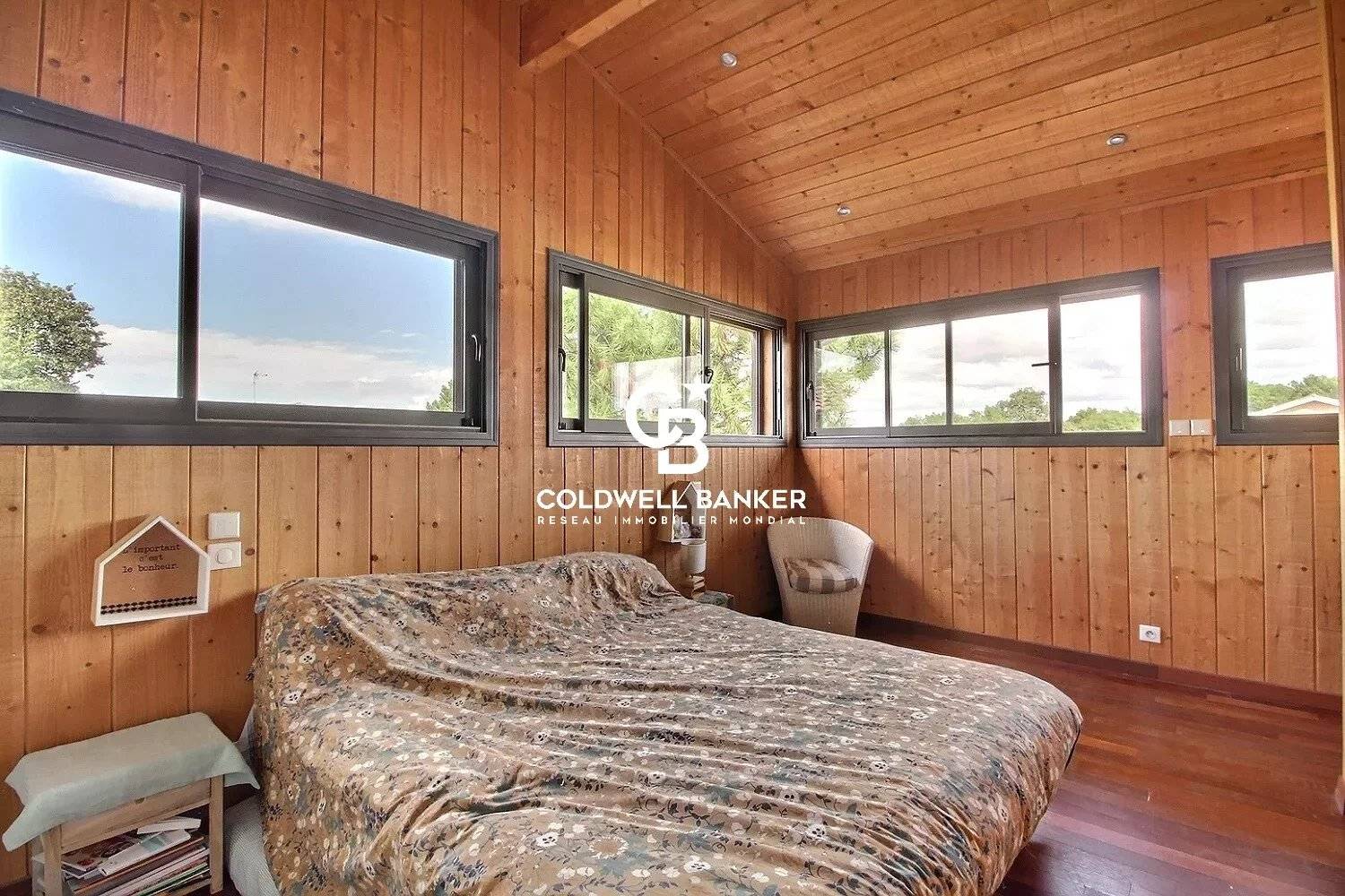 Maison familiale en bois avec piscine à vendre Lège-Cap-Ferret