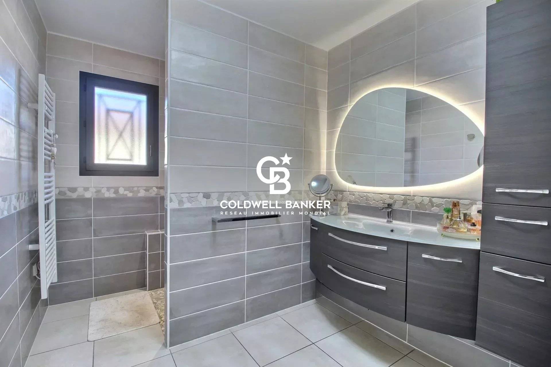 Maison à vendre à Salles – contemporaine avec dépendance aménagée et piscine