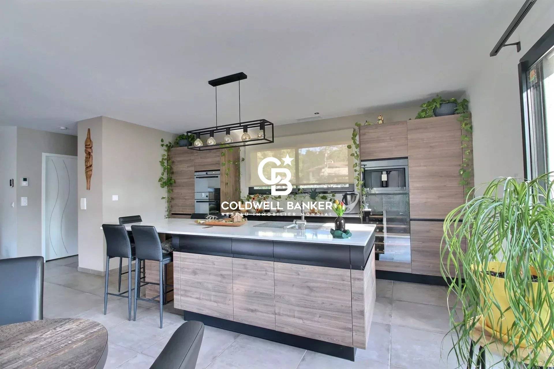 Maison à vendre à Salles – contemporaine avec dépendance aménagée et piscine