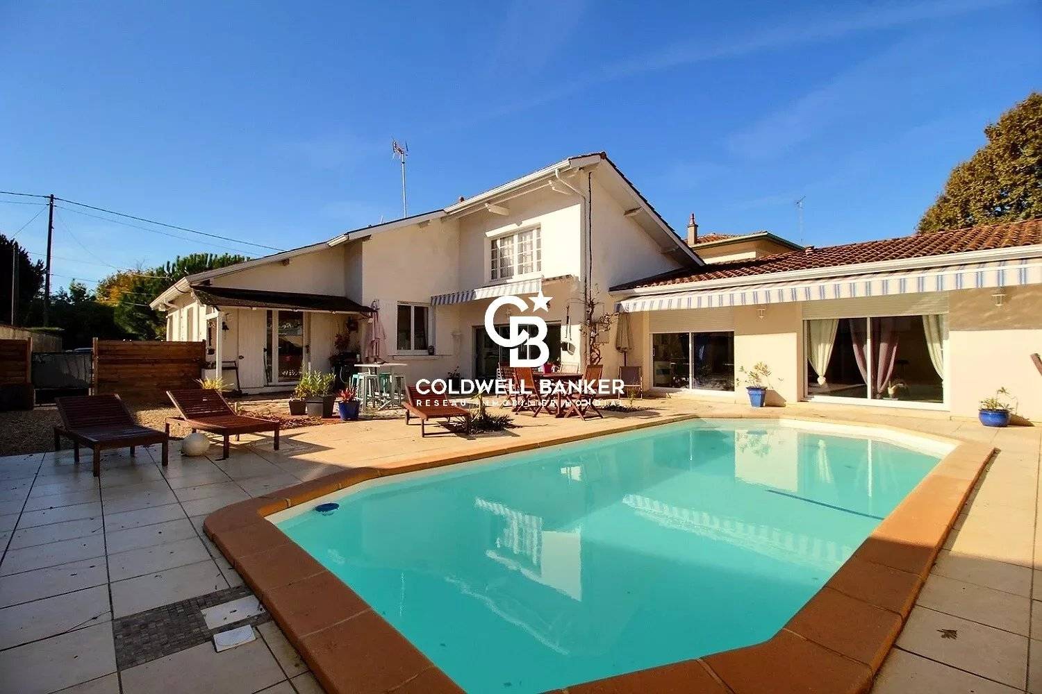 Maison années 60 avec dépendances et piscine à vendre Andernos-les-Bains Le Betey