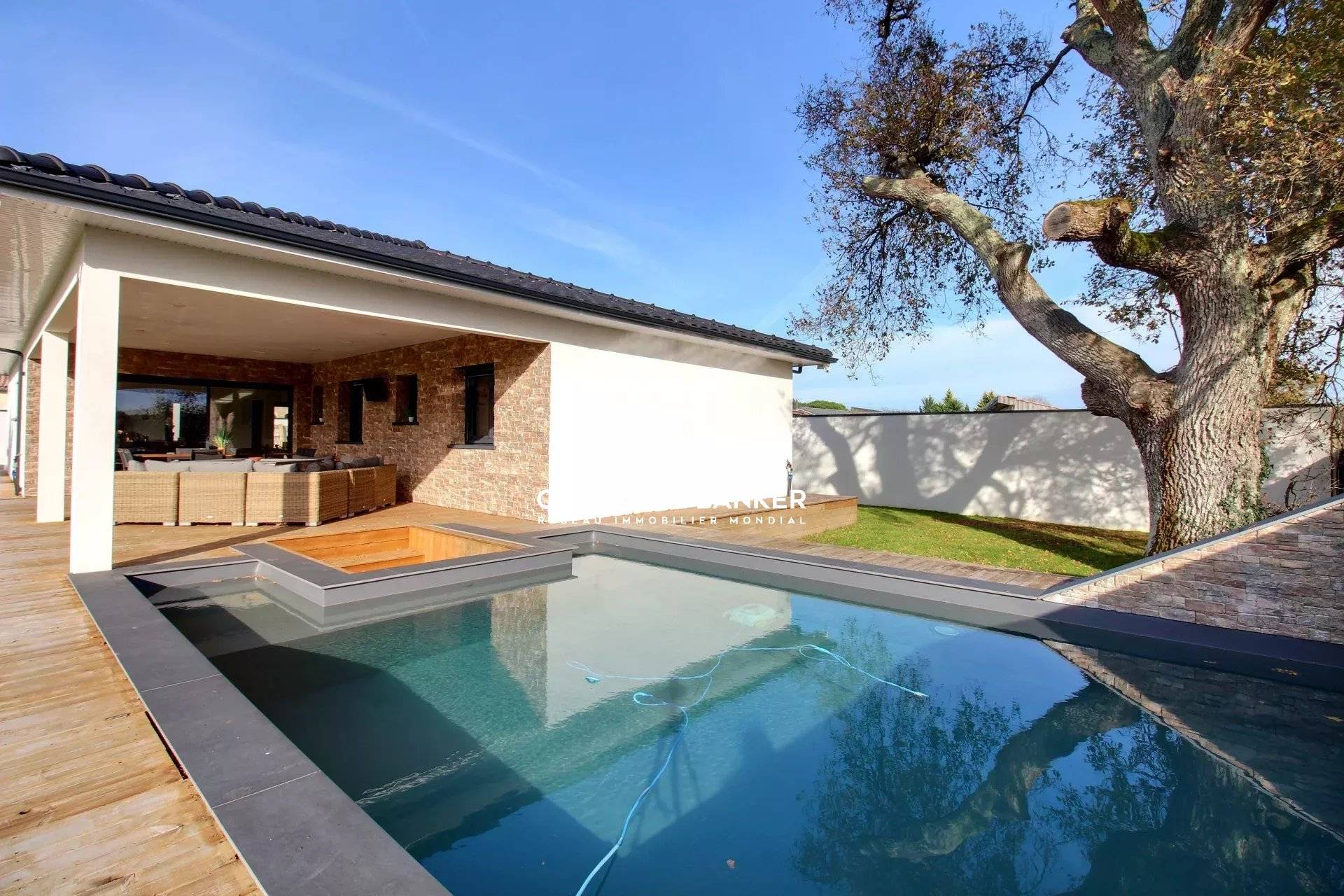 Maison à vendre à Arcins – contemporaine de 2023, piscine, suite parentale et environnement calme