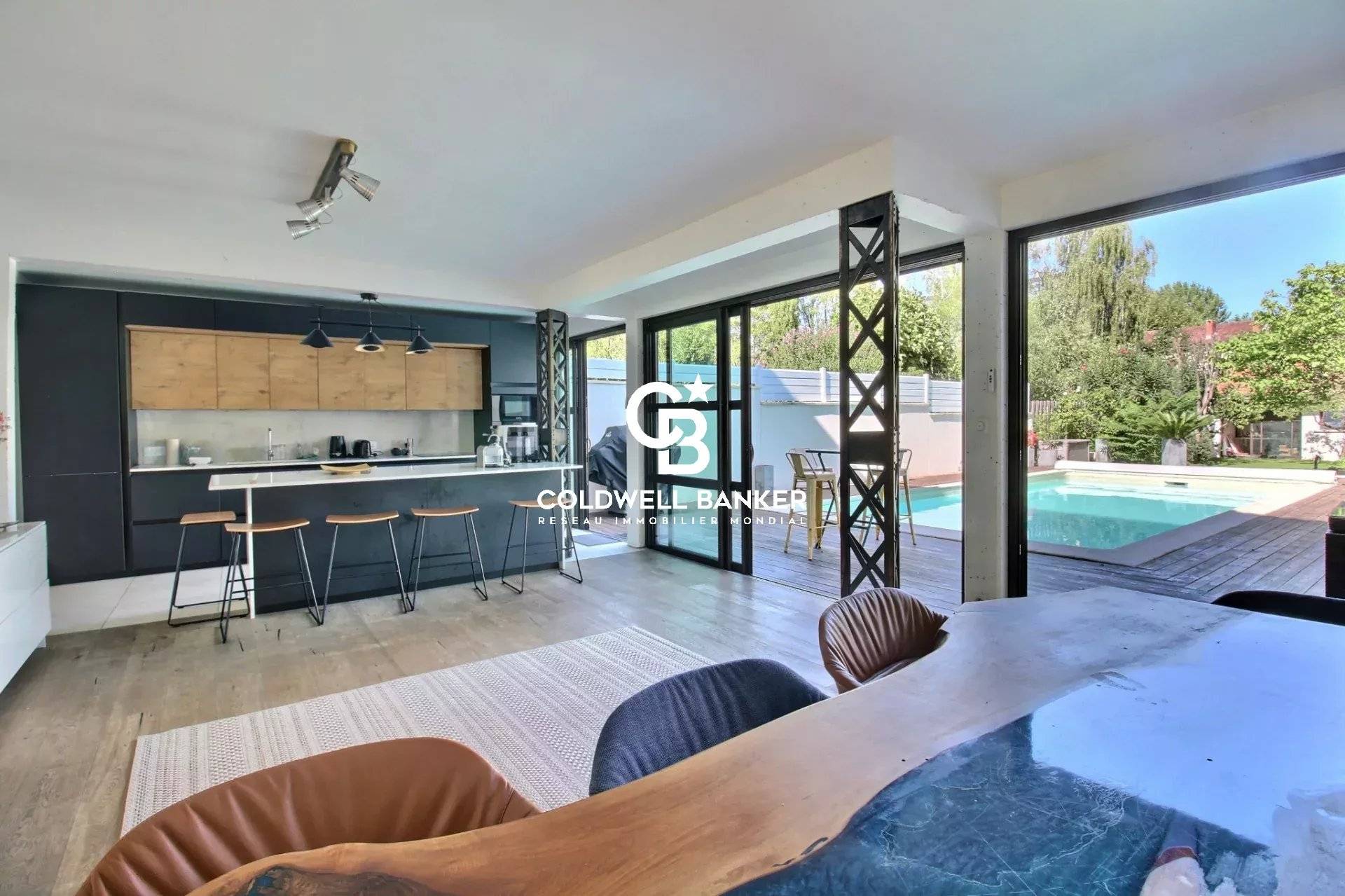 Maison à vendre à Bordeaux Chartrons - 5 chambres avec jardin, piscine et garage