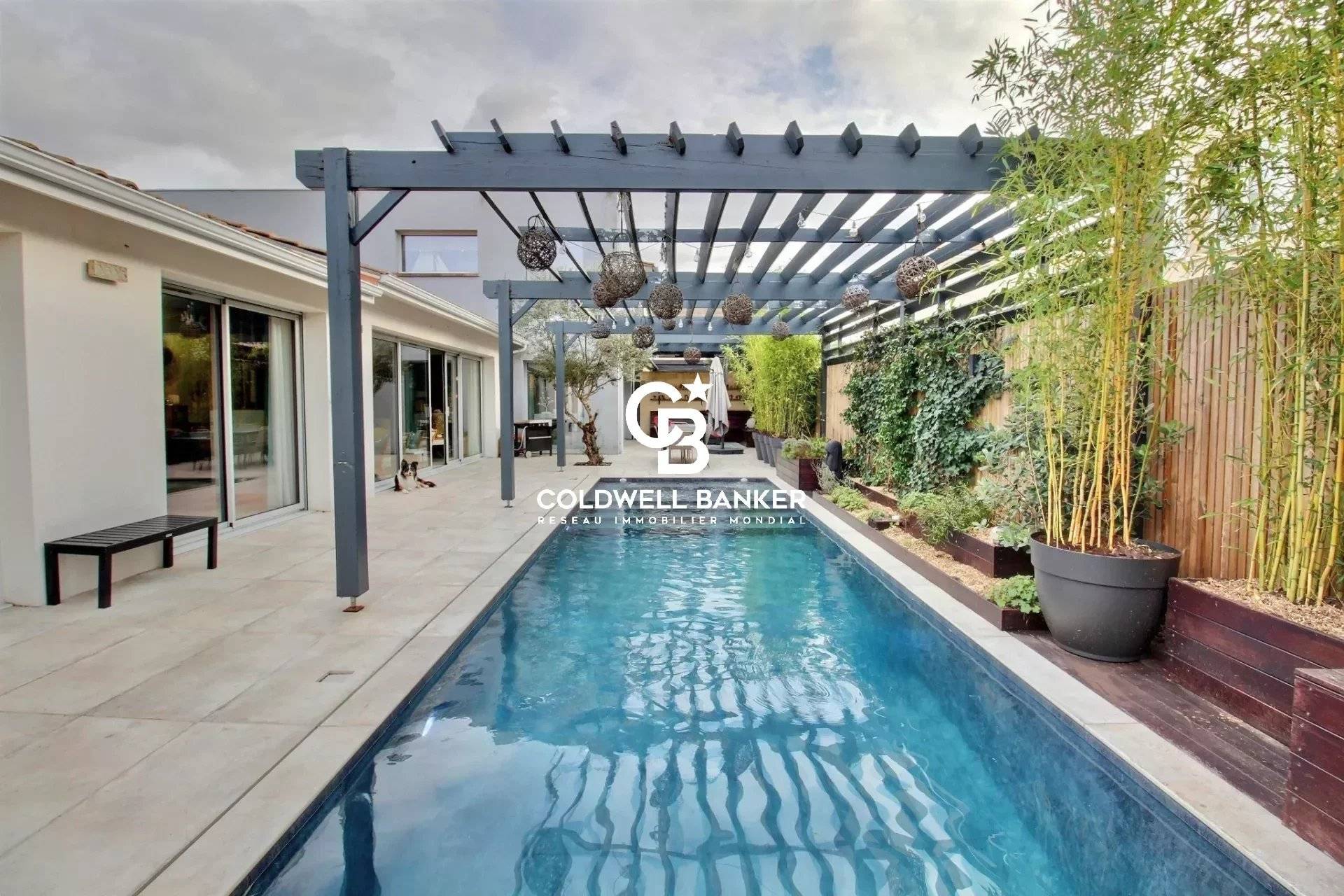 Maison familiale à vendre au Bouscat centre - 290 m² rénovés, jardin et piscine