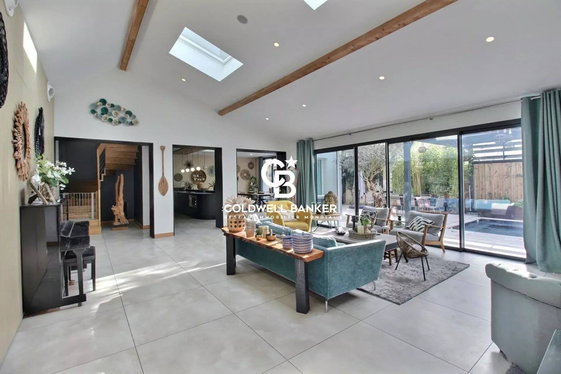 Maison familiale à vendre au Bouscat centre - 290 m² rénovés, jardin et piscine