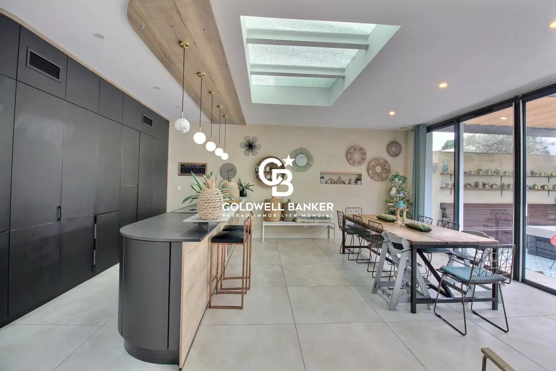 Maison familiale à vendre au Bouscat centre - 290 m² rénovés, jardin et piscine