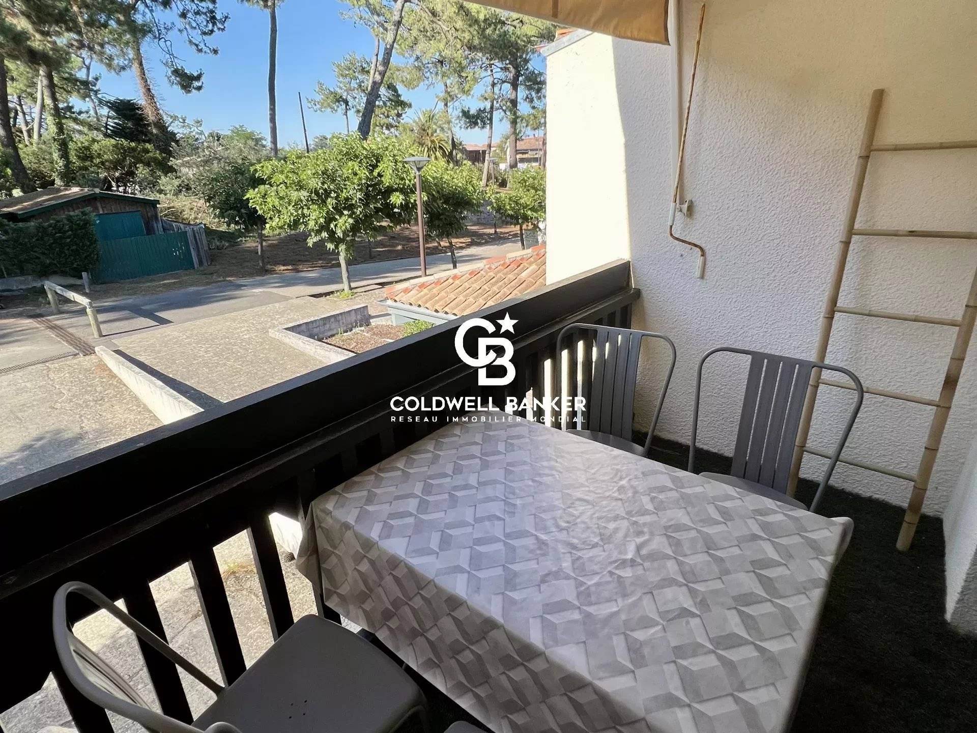 Appartement à vendre au Cap Ferret – centre-ville avec piscine, terrasse et accès plage