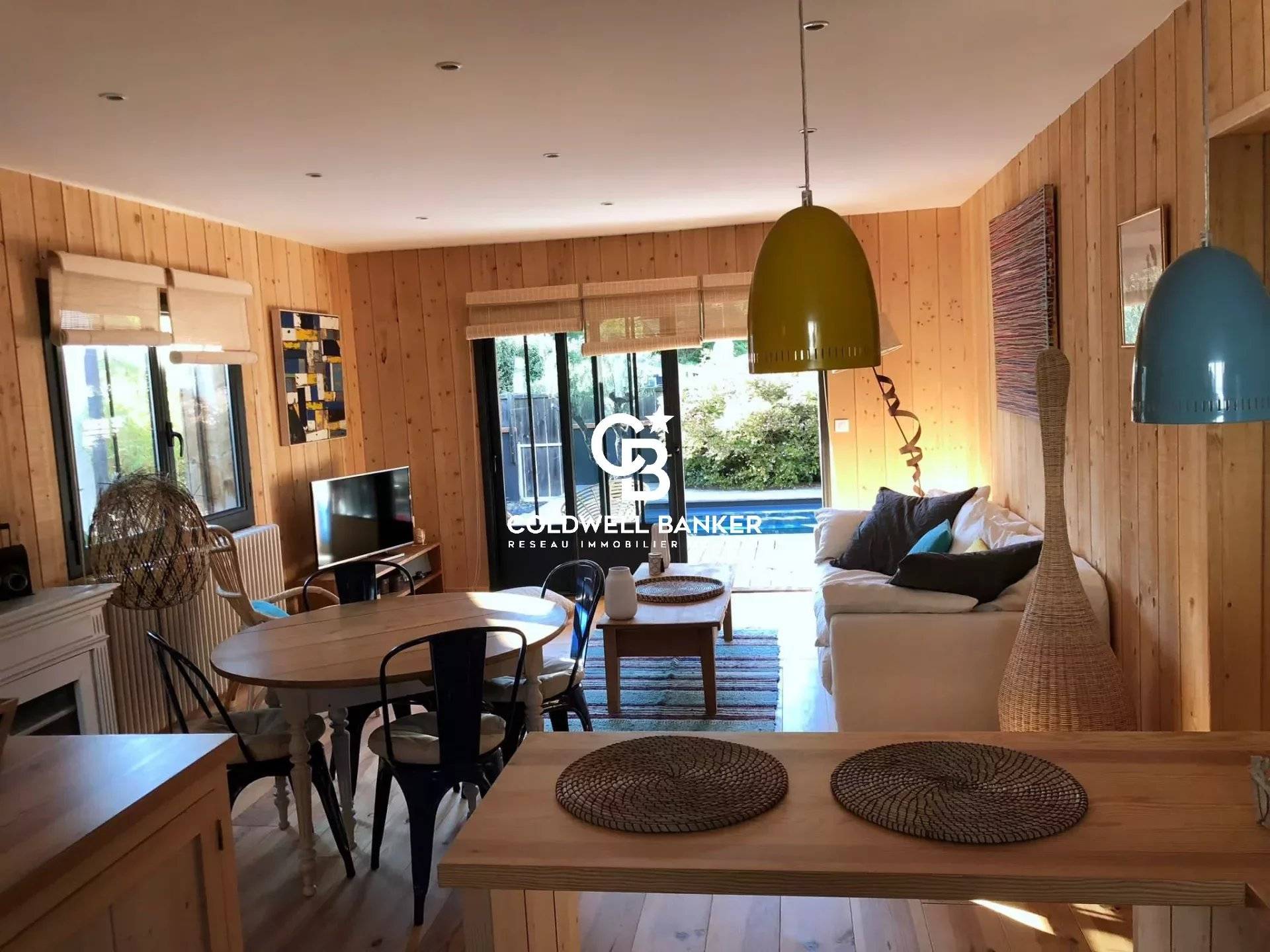 Charmante cabane en bois rénovée avec piscine à vendre Village du Petit Piquey