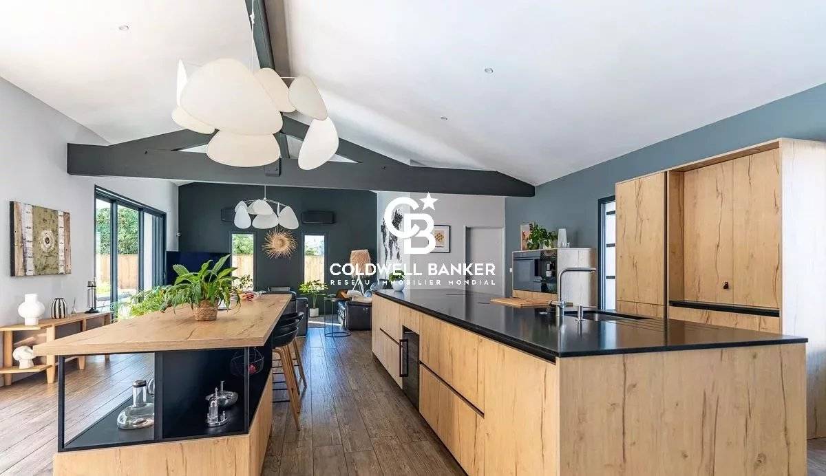 Spacieuse maison avec piscine et grand terrain La Hume Gujan-Mestras