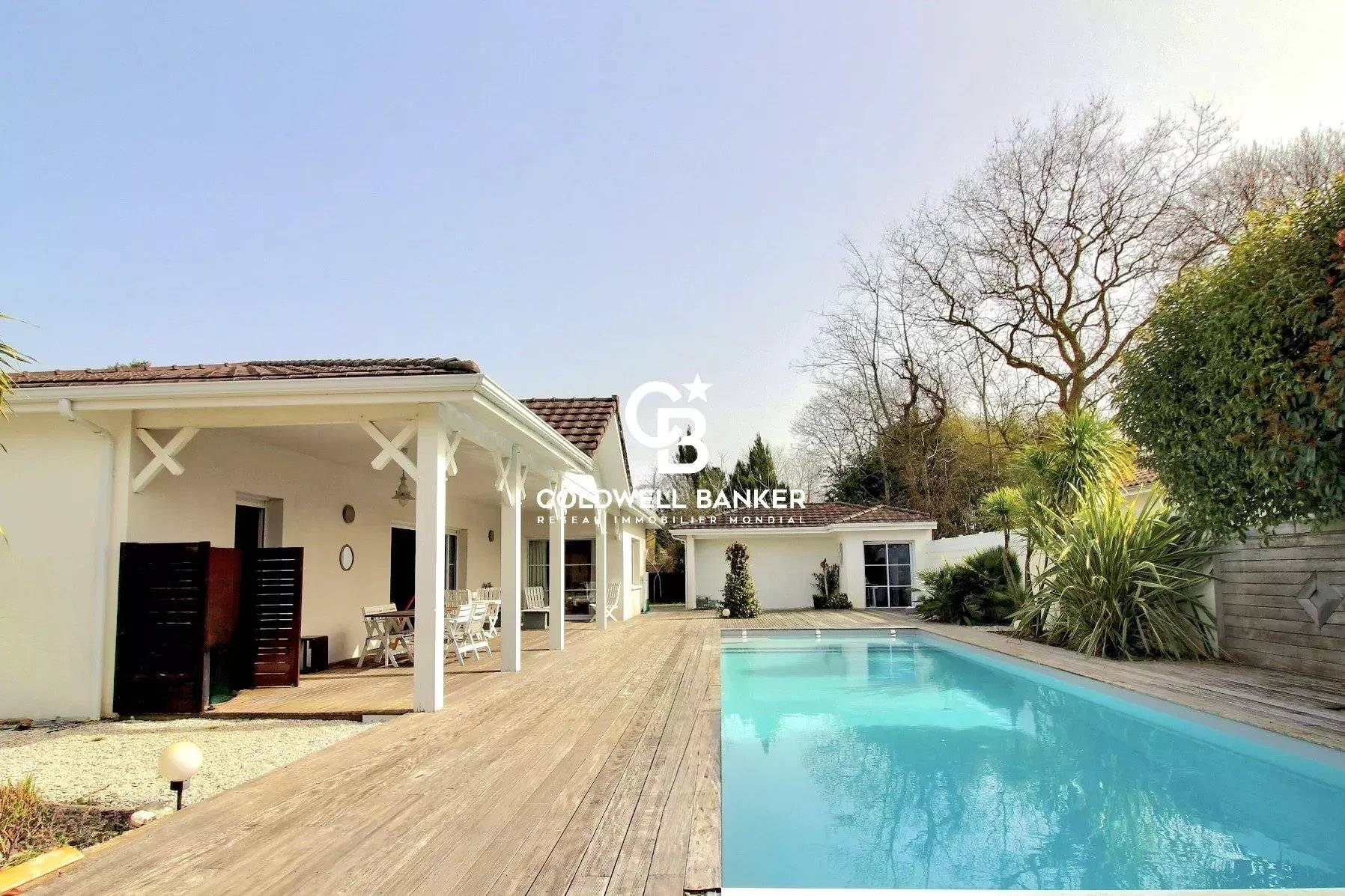 Maison à vendre Gujan-Mestras - villa de plain-pied avec piscine jardin paysager et suite parentale