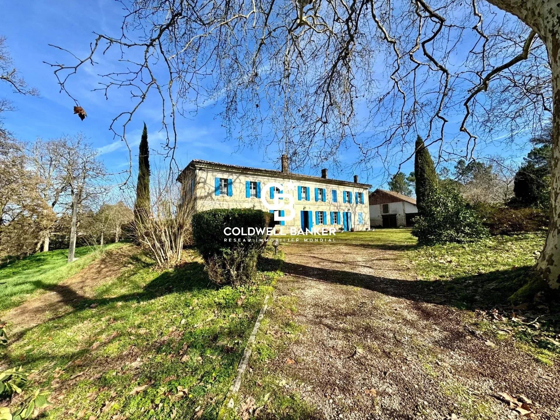 Maison de maître avec parc de 7 hectares et étang à 50 minutes de Bordeaux