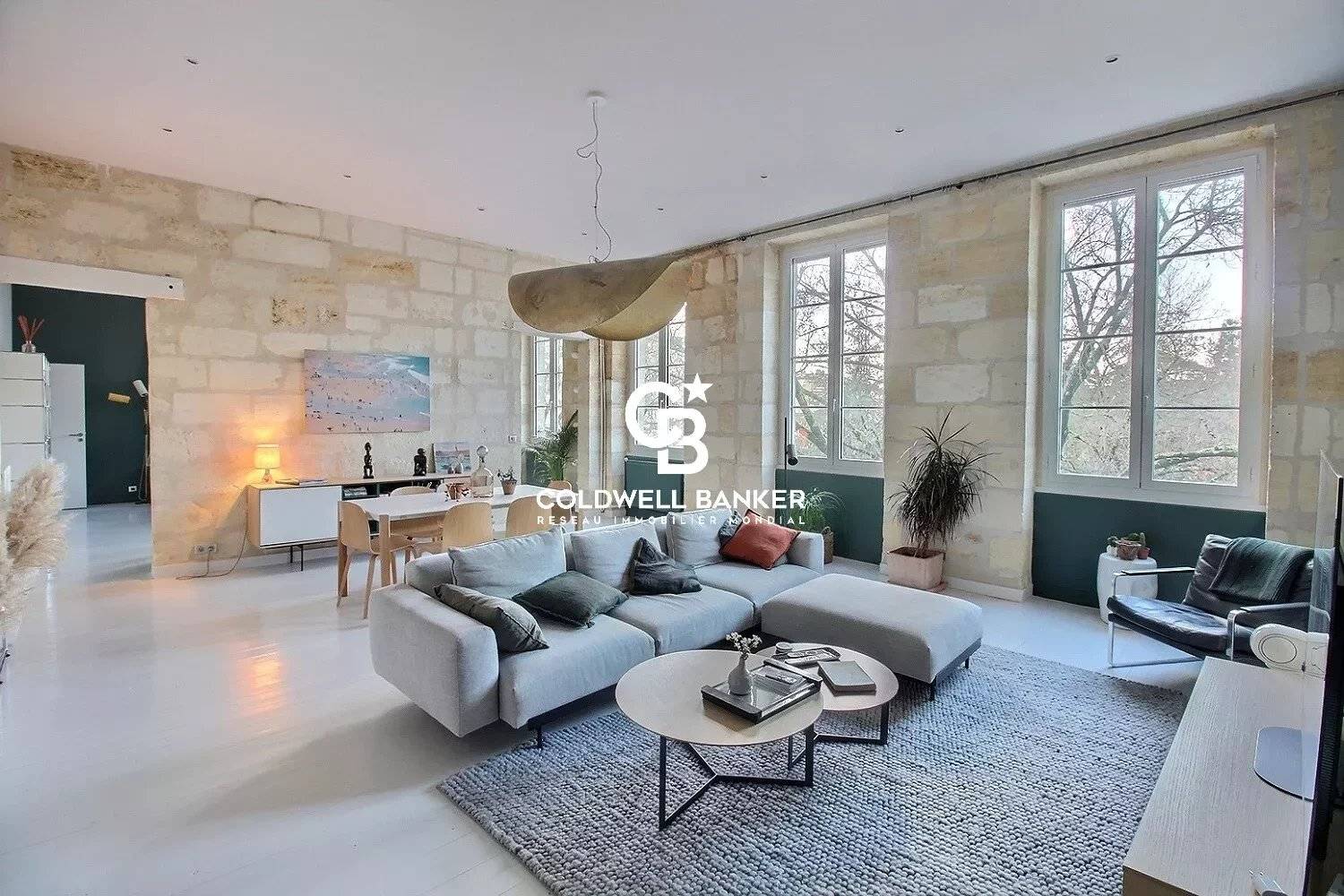 Appartement à vendre à Bordeaux centre – vue sur Jardin Public, prestations anciennes et 2 chambres