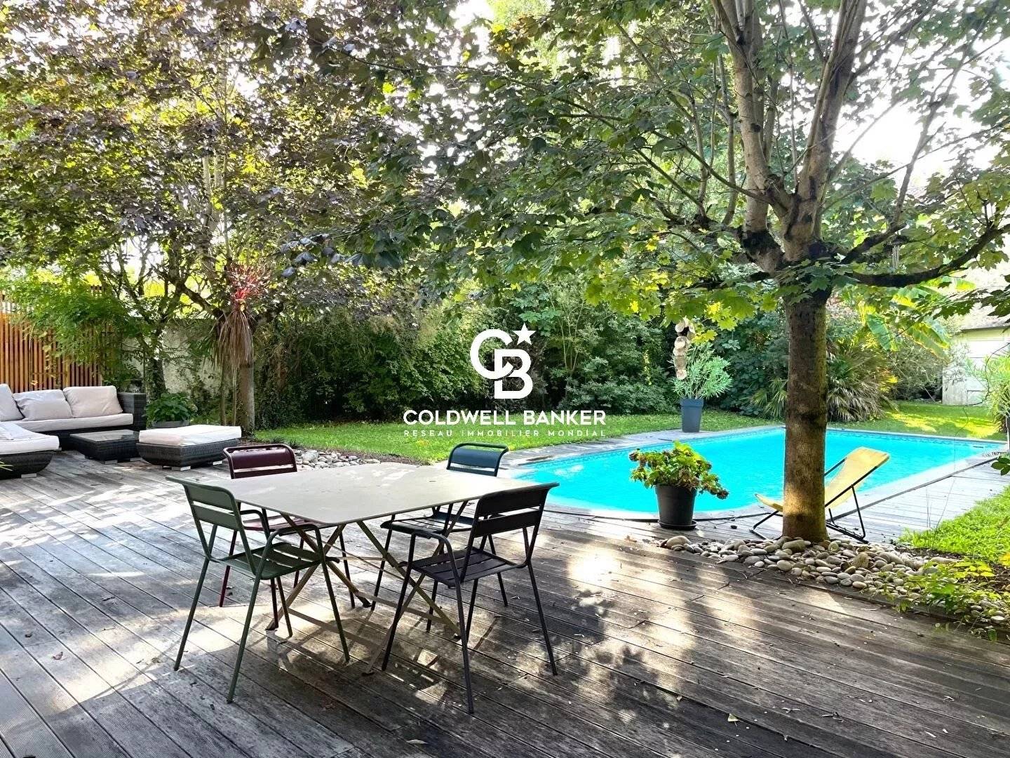 Maison familiale avec piscine, grand jardin et double garage Le Bouscat 