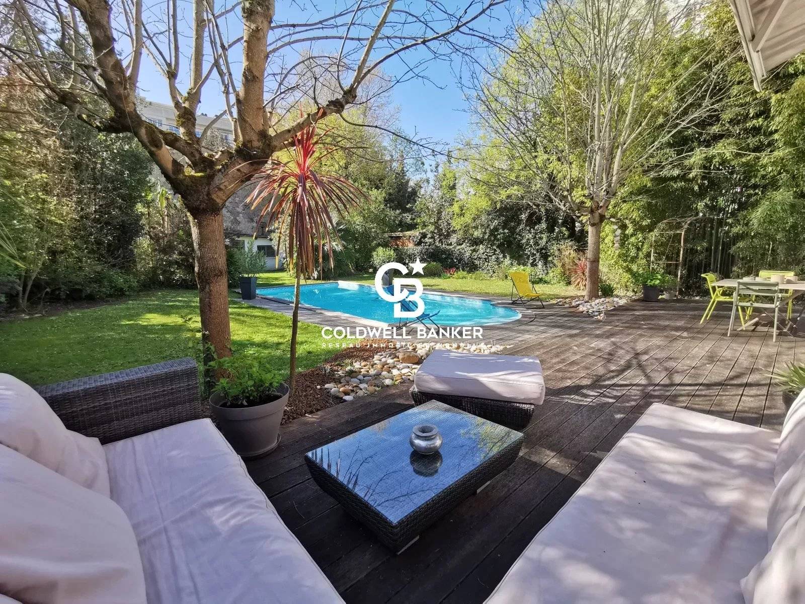 Maison familiale avec piscine, grand jardin et double garage Le Bouscat 