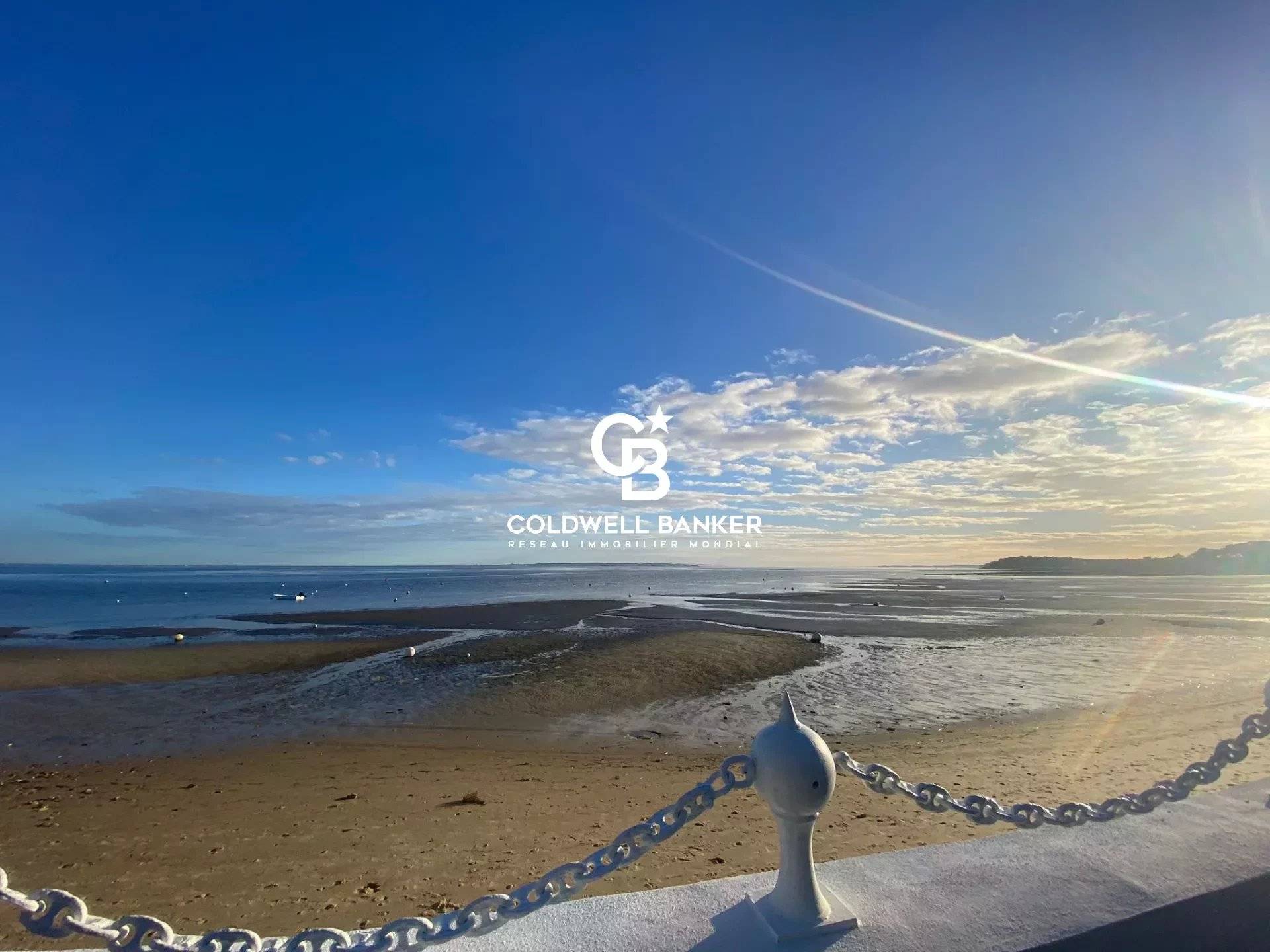 Terrain constructible exceptionnel en première ligne à Claouey