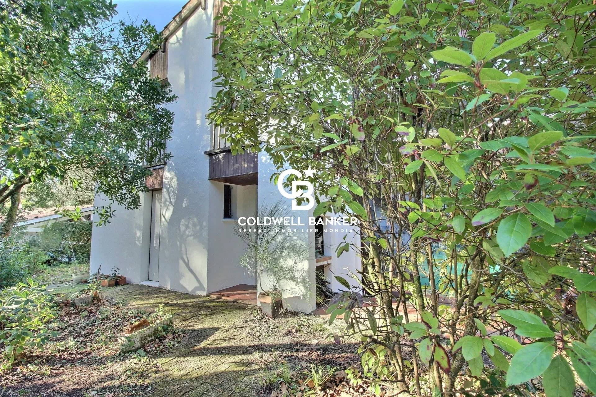 Maison à vendre à Arcachon – à rénover, à 350 m de la plage, quartier Pereire, 186 m² sur terrain de 993 m²