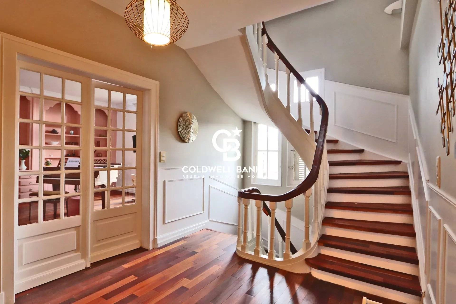 Maison à vendre à Bergerac hypercentre - avec jardin, piscine et potentiel locatif