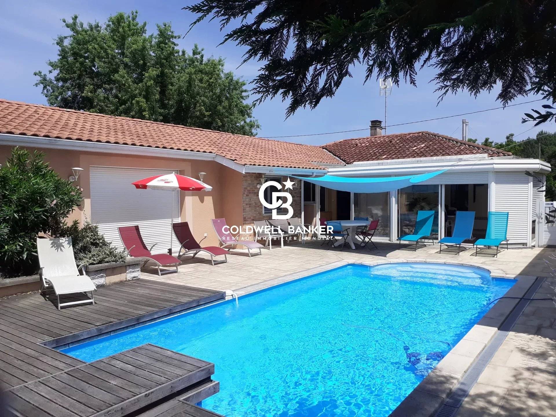 Maison à vendre au Teich – villa de 212 m² avec 4 chambres, piscine, dépendance et double garage