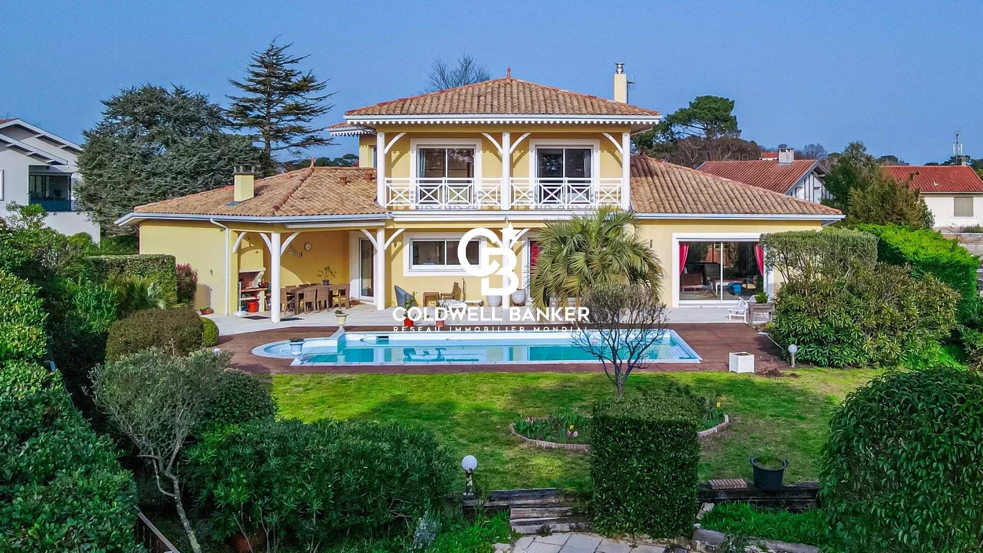 Maison à vendre à Arcachon – villa 250 m² proche plage Pereire, 4 chambres, piscine chauffée, grand terrain