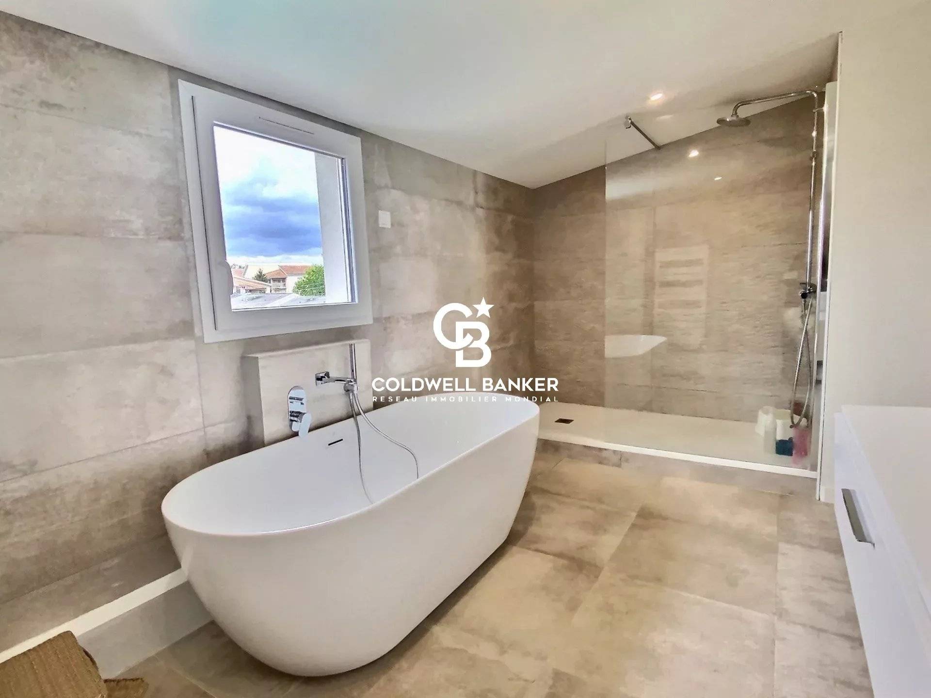 Maison à vendre à Le Bouscat – 4 chambres, piscine, garage, proche tram et commerces