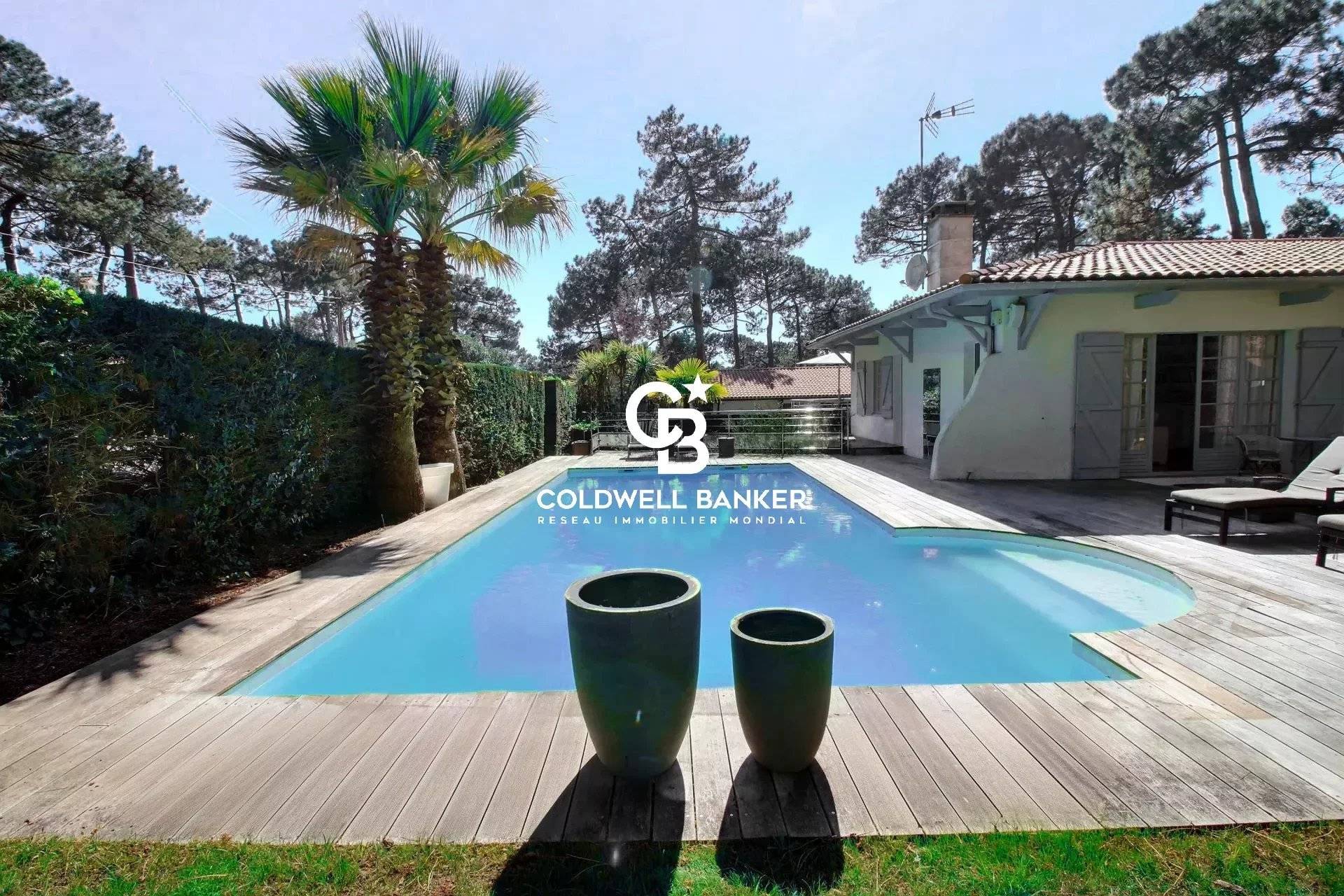Spacieuse villa familiale avec piscine, garage et vue sur les pins Pyla-sur-Mer