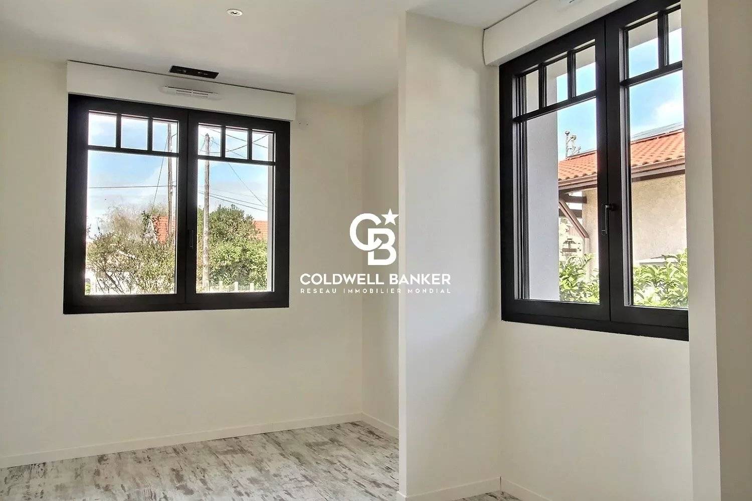 Villa neuve avec beau potentiel côté Bassin Arès