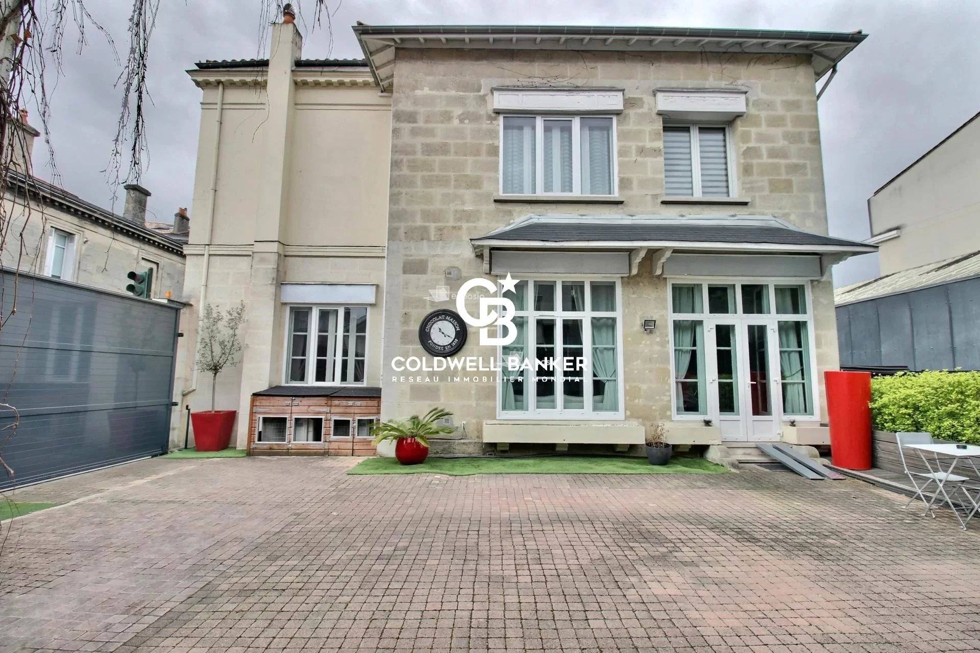 Immeuble à vendre à Bordeaux - avec jardin, piscine et parkings, idéal bureaux ou coliving