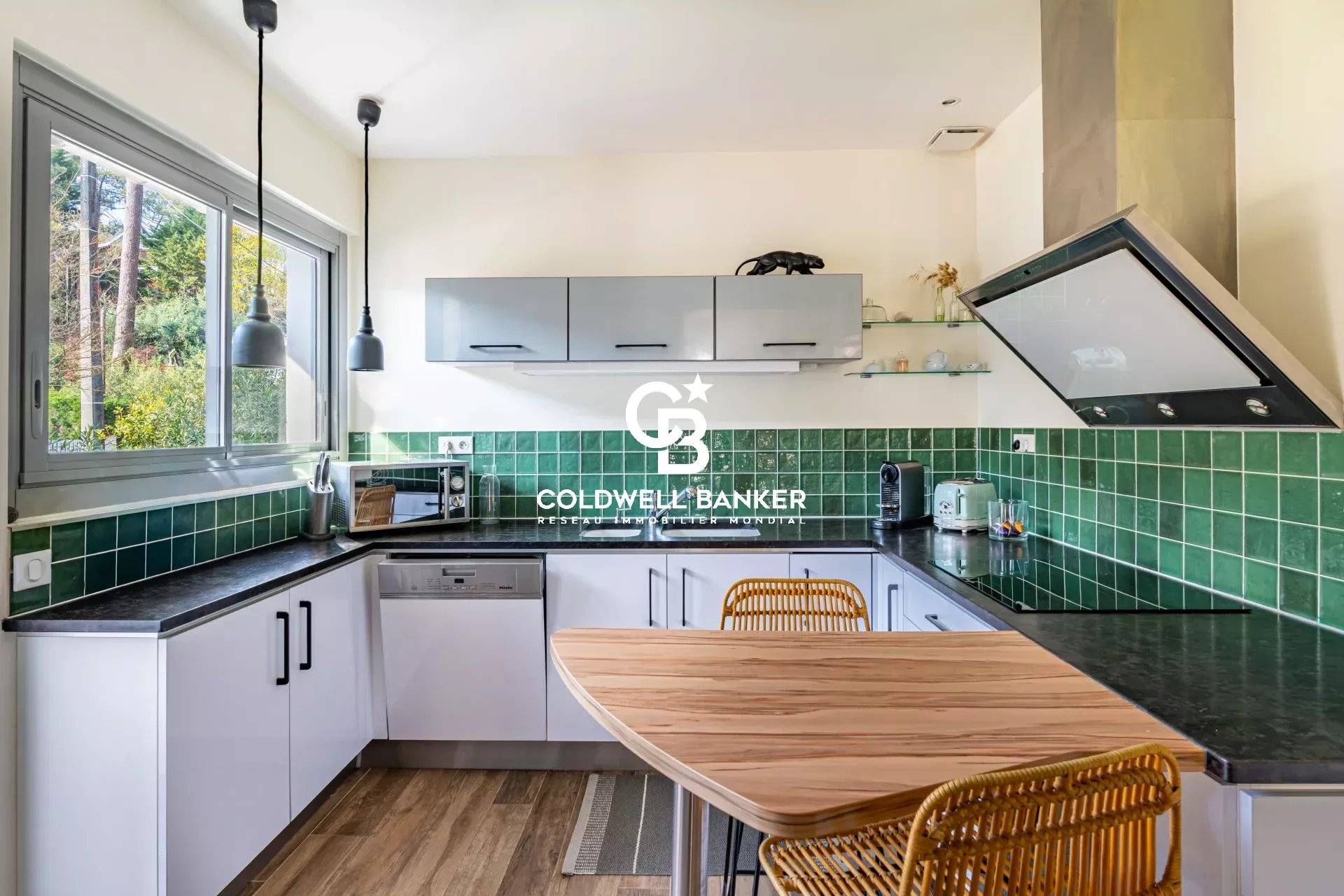 Maison Gaume à vendre à Arcachon Abatilles - rénovée, plain-pied, piscine et jardin paysager