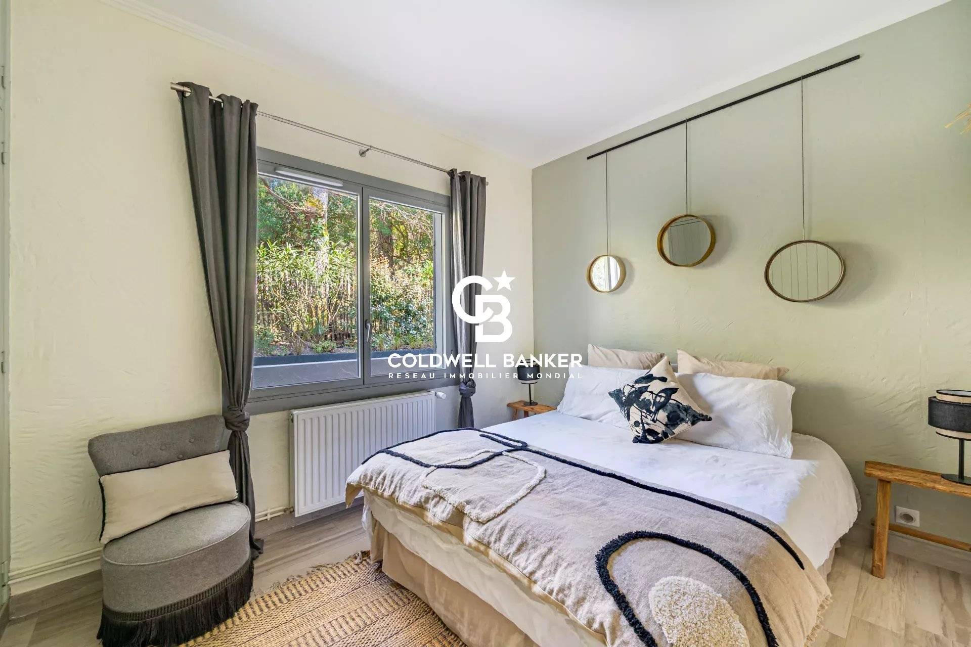 Maison Gaume à vendre à Arcachon Abatilles - rénovée, plain-pied, piscine et jardin paysager