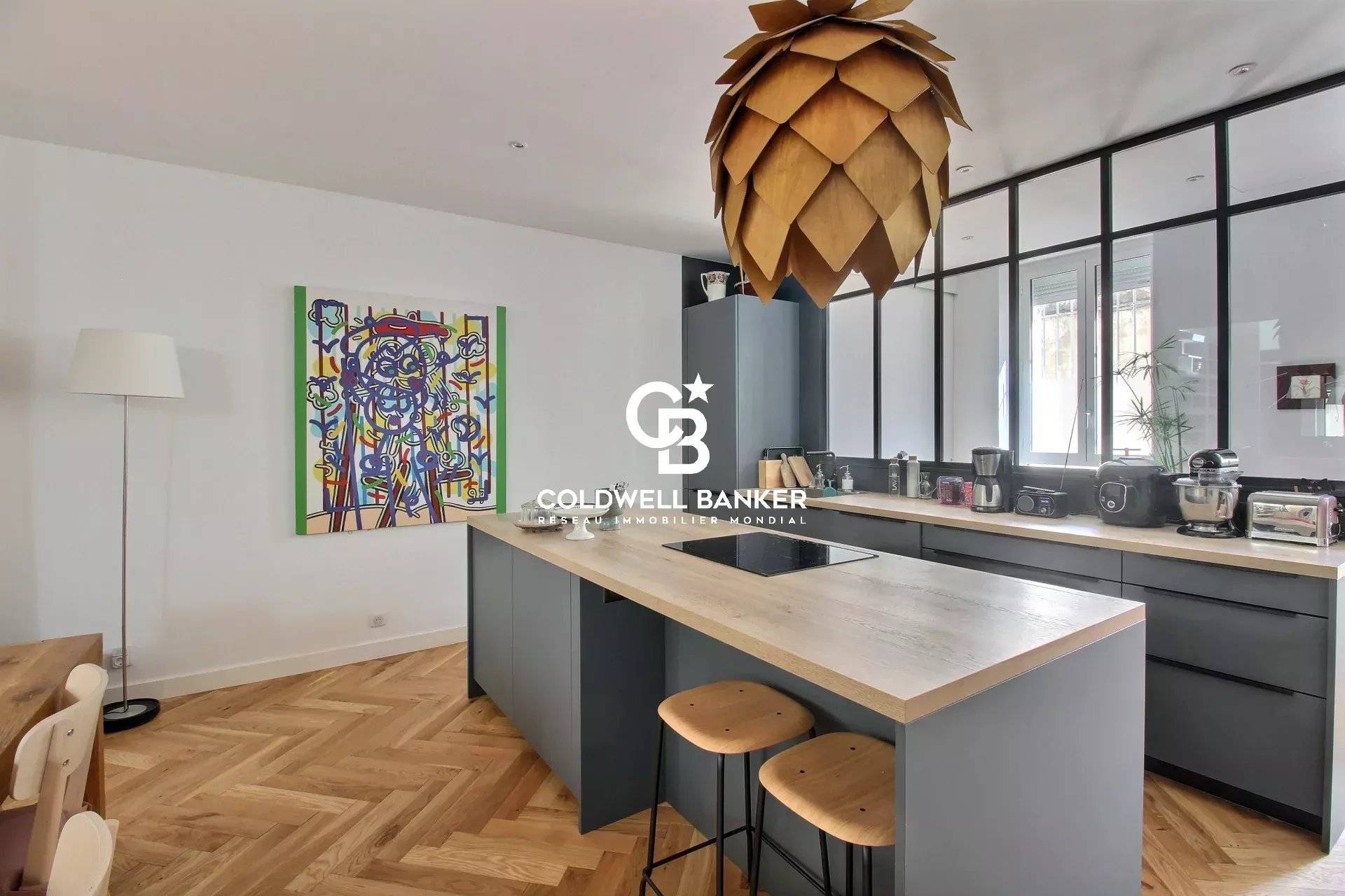 Appartement à vendre à Bordeaux – rénovée avec terrasse lumineuse, 3 chambres et parking