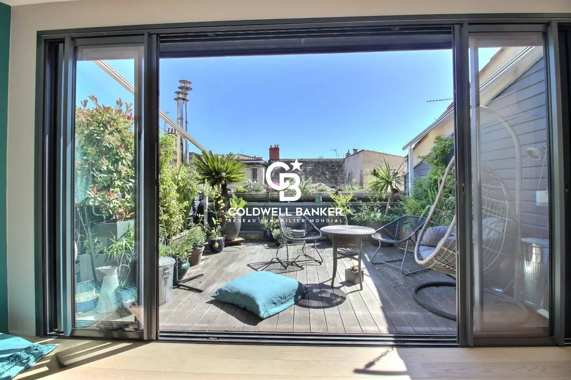 Appartement à vendre à Bordeaux – rénovée avec terrasse lumineuse, 3 chambres et parking