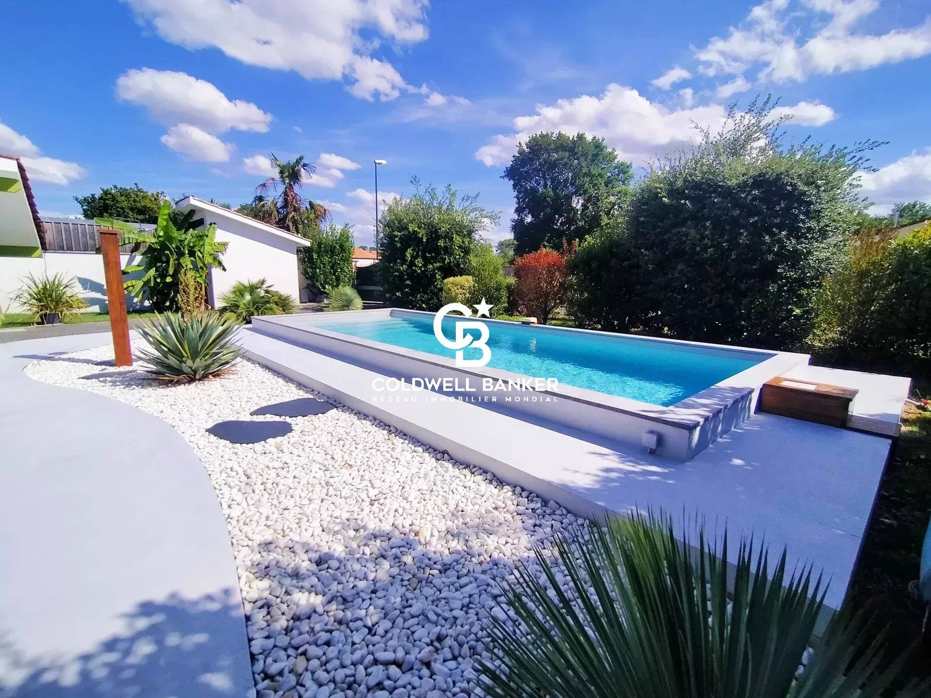 Ensemble immobilier disposant d'une maison principale et de 2 gîtes - Proche Lacanau-océan